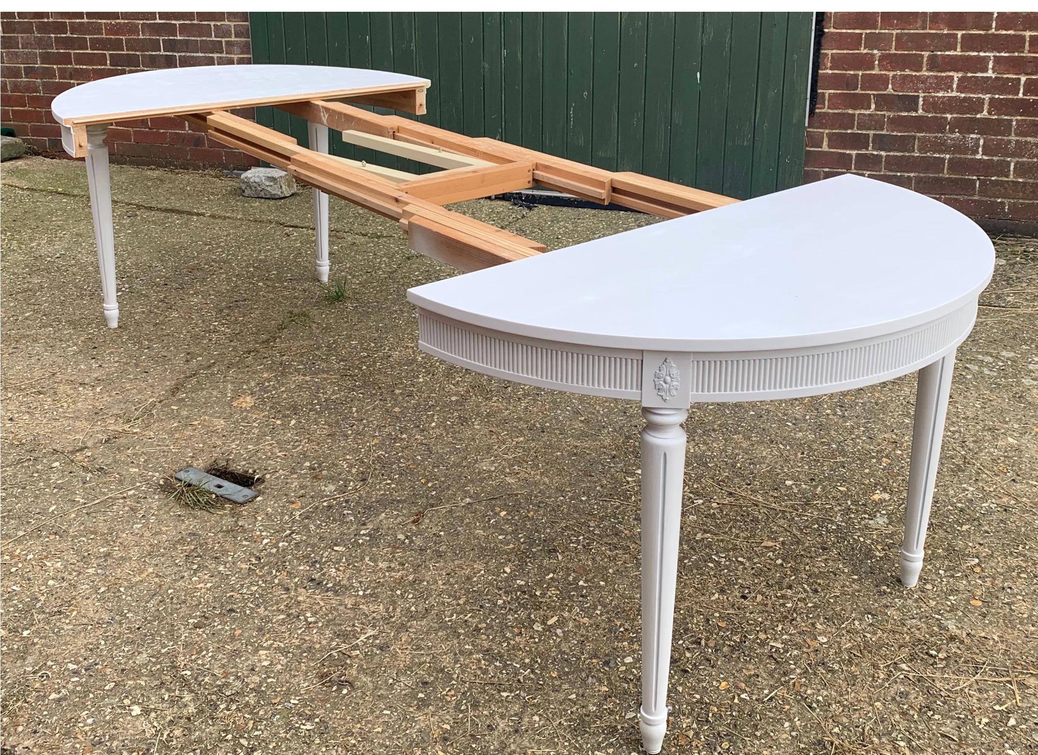 Swedish Gustavian Extendable Dining Table Mid-20th Century 8 10-Seat In Good Condition For Sale In Lewes, England