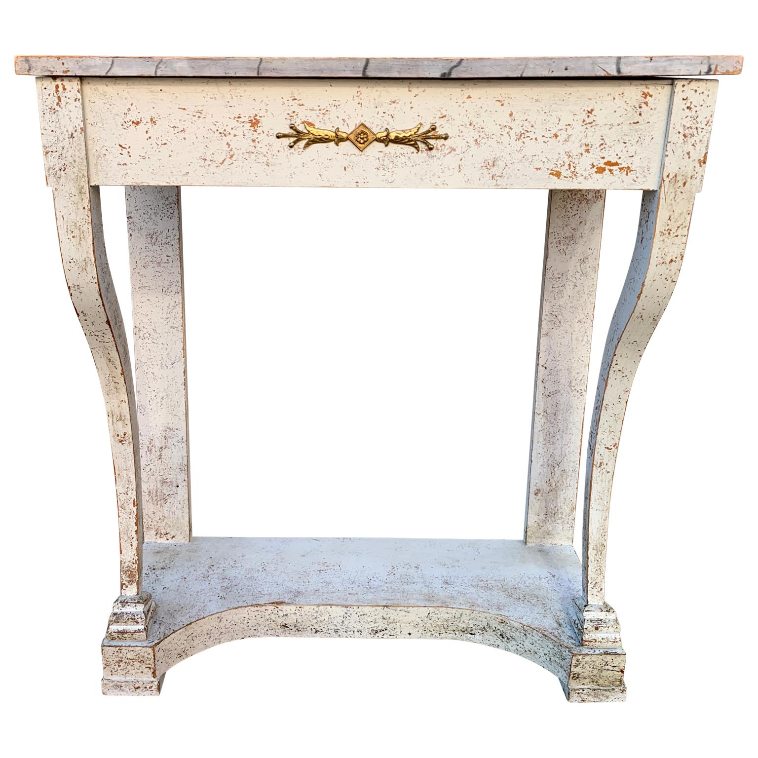 A light grey painted Gustavian painted with faux marble original imitation painting on the top. The Swedish console table with brass hardware on the front is from around 1800-1820 and build in pine as material. The imitation painting of the