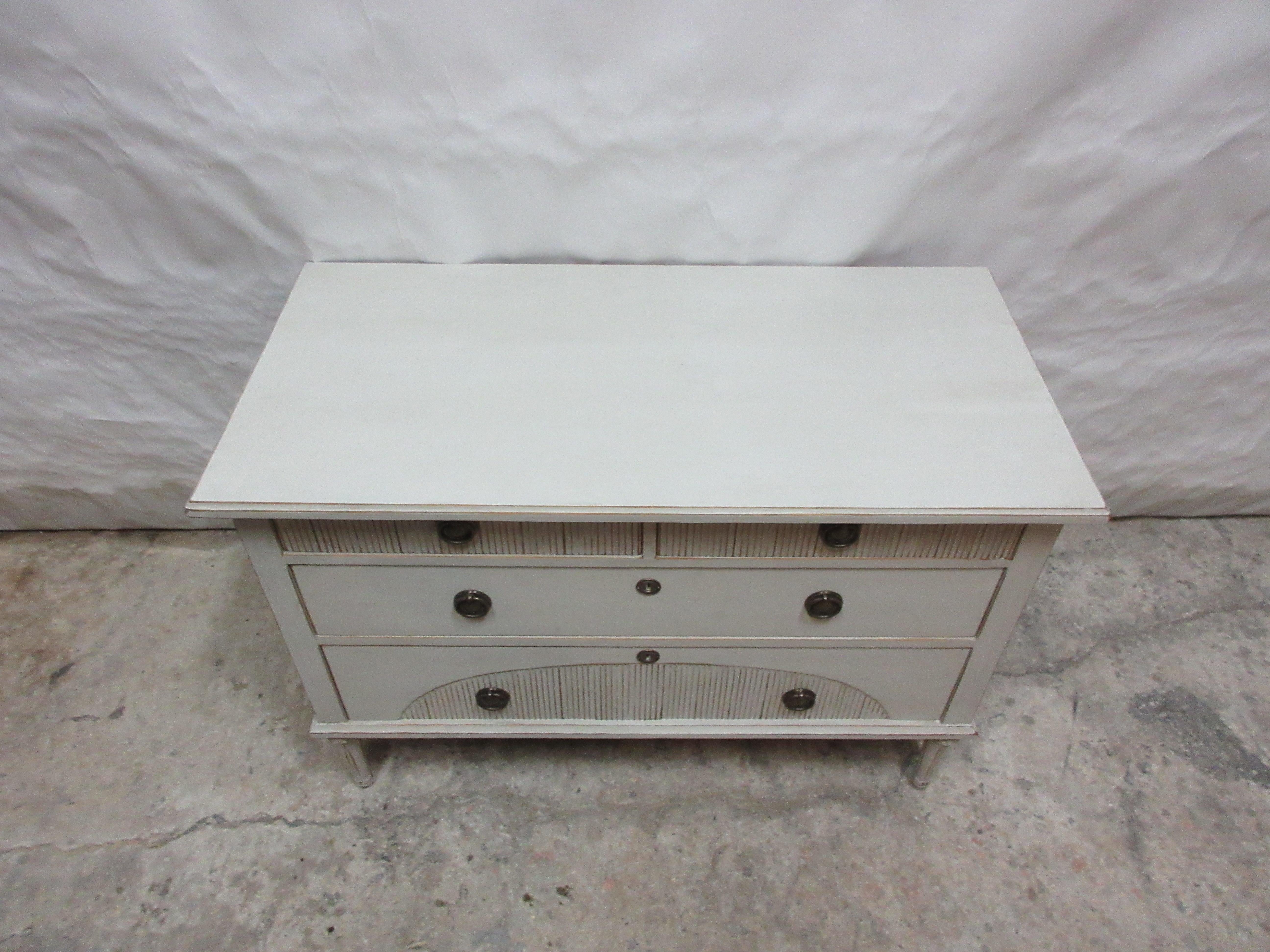 Swedish Gustavian Four Drawer Chest  In Good Condition For Sale In Hollywood, FL