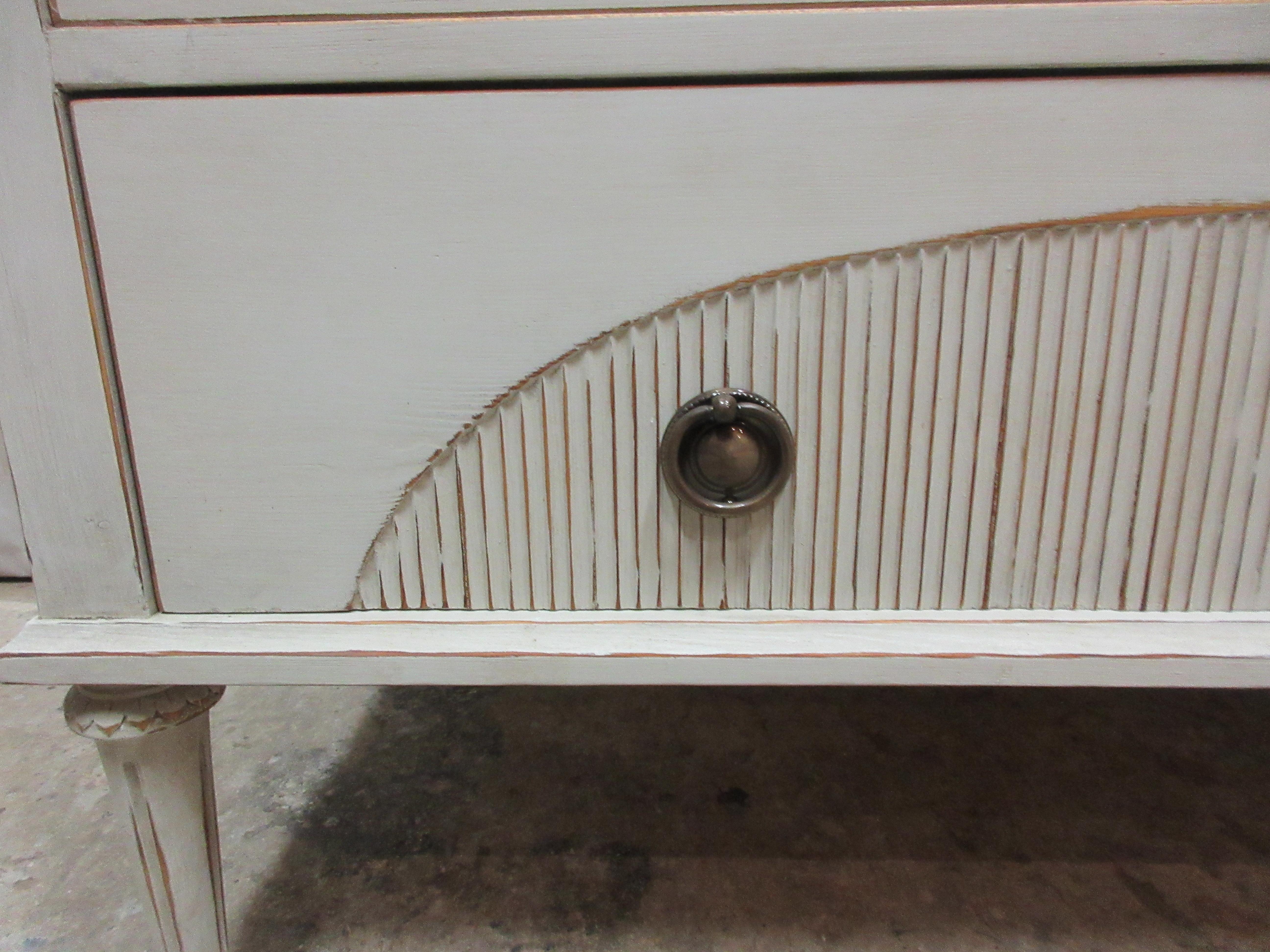 Swedish Gustavian Four Drawer Chest  For Sale 3