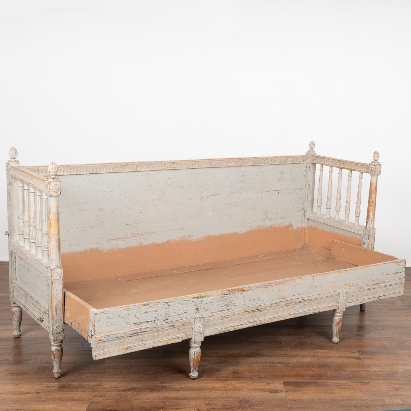 Swedish Gustavian Gray Painted Bench Settee, circa 1800-20 In Good Condition In Round Top, TX