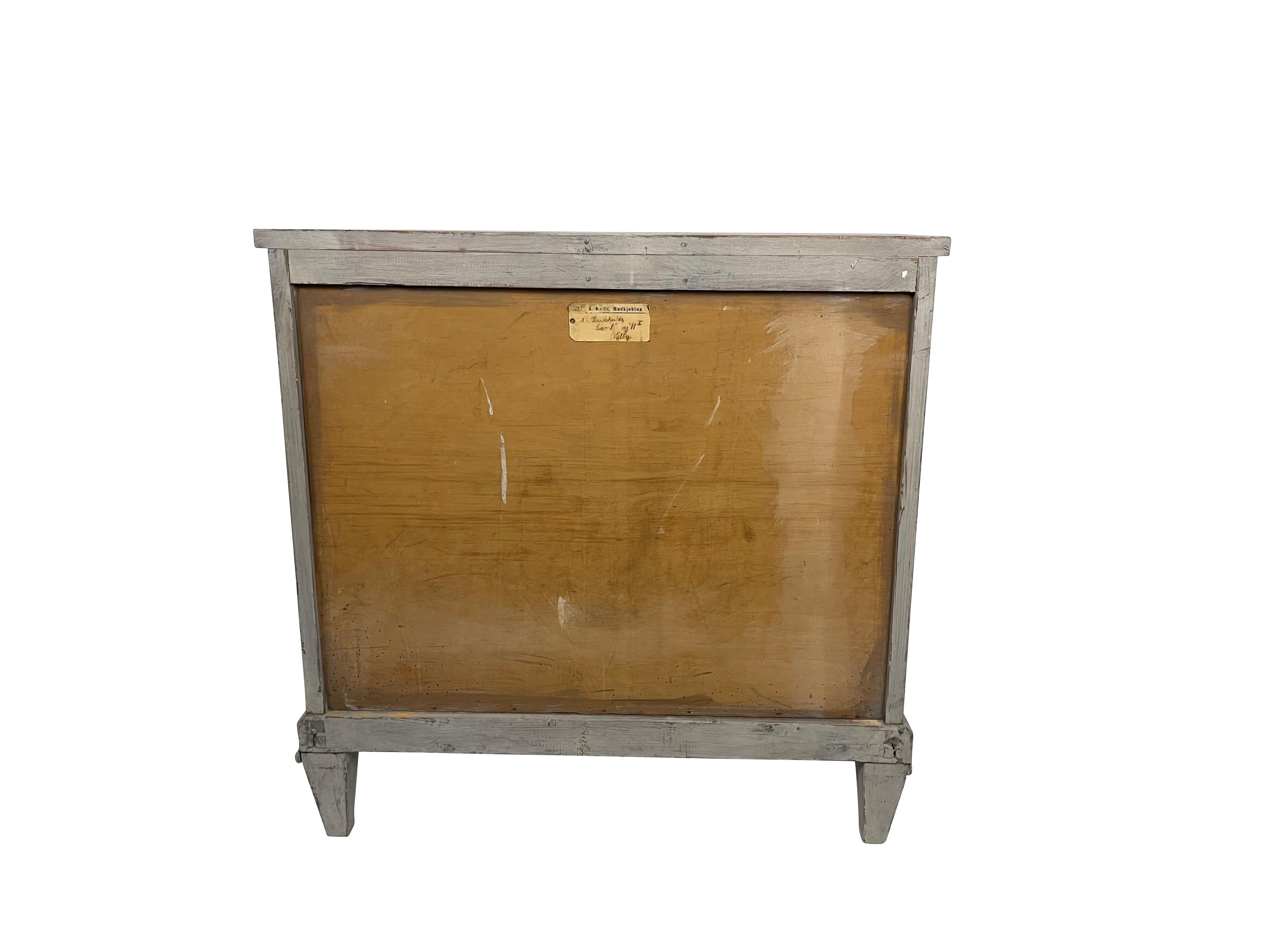 Swedish Gustavian Grey Painted Chest of Drawers with Carved Shell Design 5