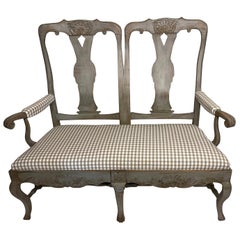 Settee gustavienne suédoise peinte en gris avec sculpture de coquillages et de feuillages