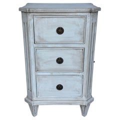 Kleine Kommode im schwedischen Gustavian-Stil, handbemalt, als Nachttisch