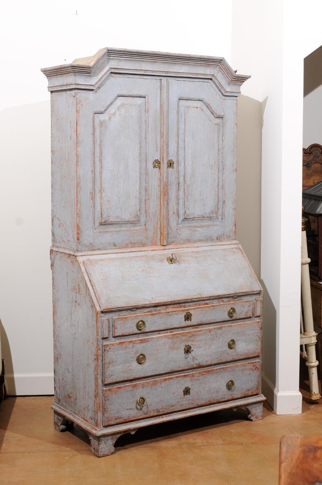 Swedish Gustavian Late 18th Century Tall Painted Secretary with Slanted Desk In Good Condition In Atlanta, GA