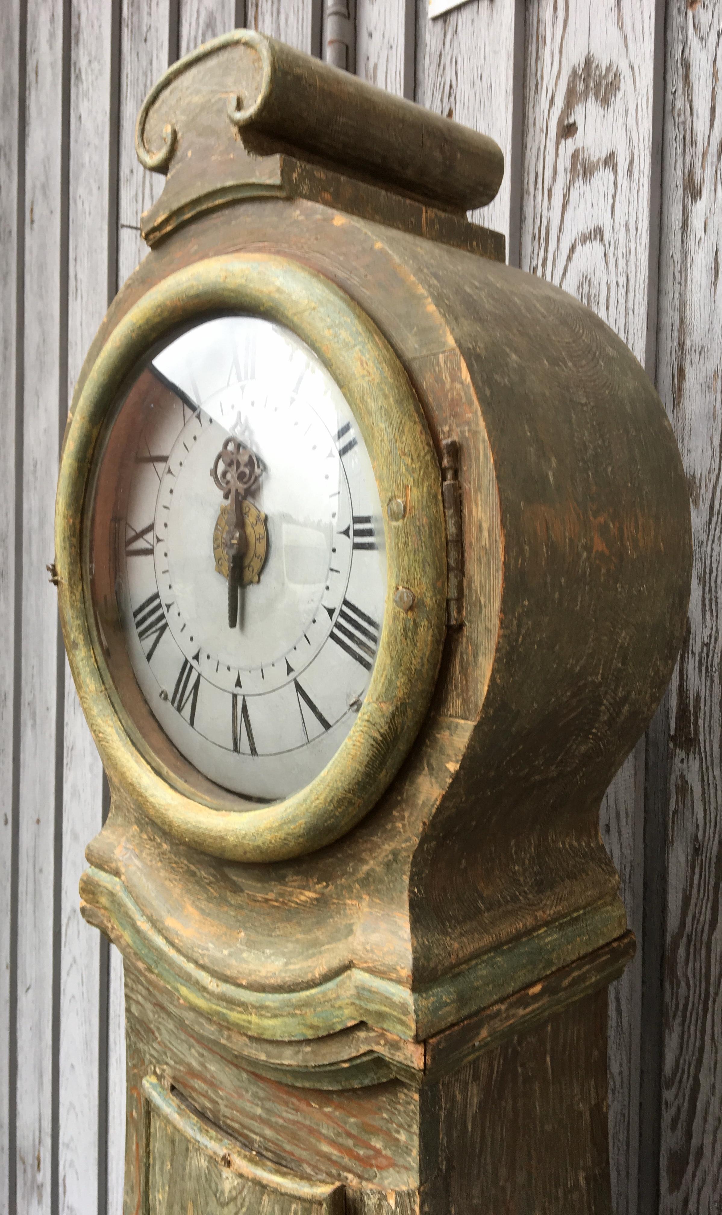 Swedish Gustavian Long Case Clock Original Paint, Early 19th Century In Good Condition In Haddonfield, NJ