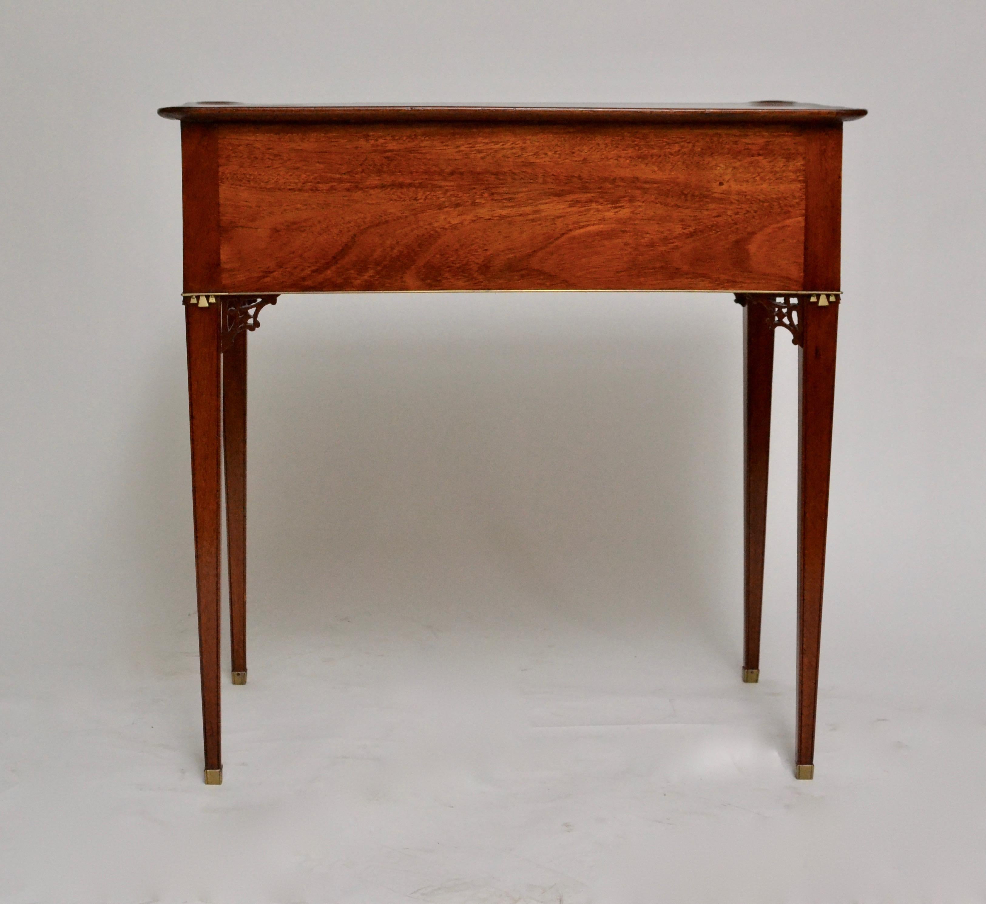 Swedish Gustavian Mahogany Table with Drawers (Gustavianisch)