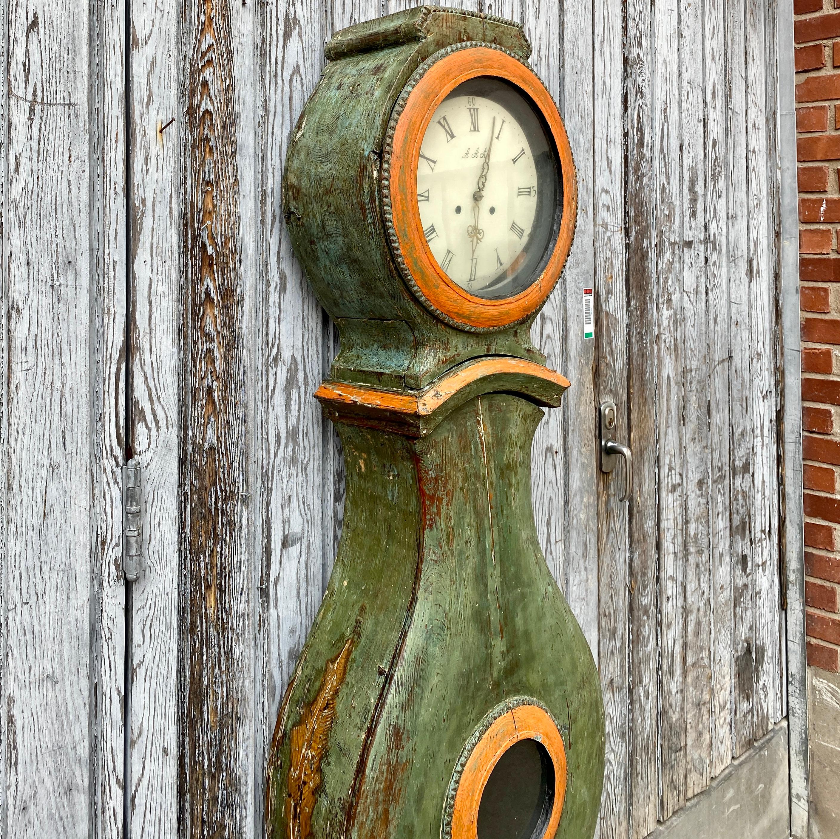 Horloge suédoise Gustavienne Mora en couleurs vertes et orange d'origine, début du 19ème siècle en vente 5