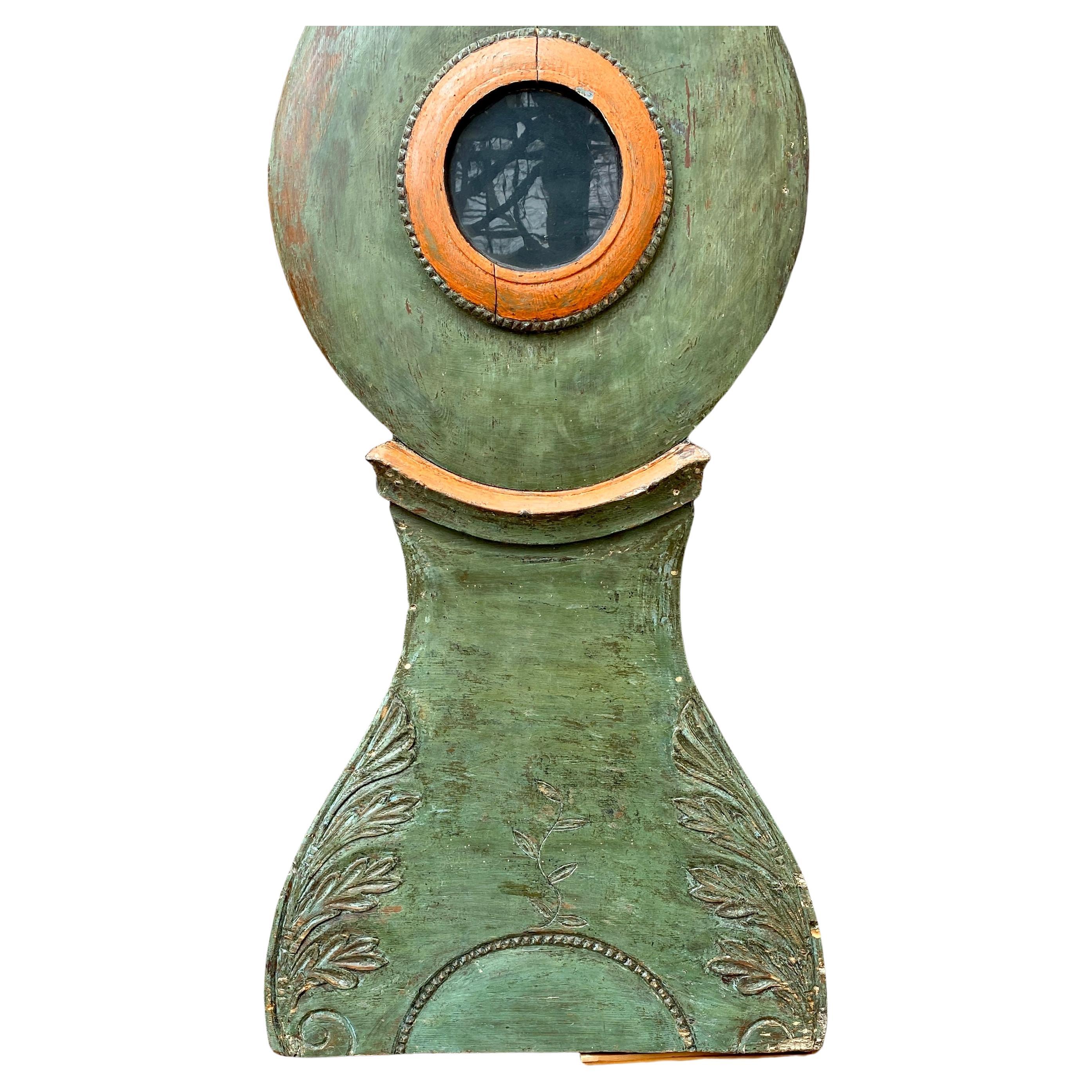 Peint à la main Horloge suédoise Gustavienne Mora en couleurs vertes et orange d'origine, début du 19ème siècle en vente