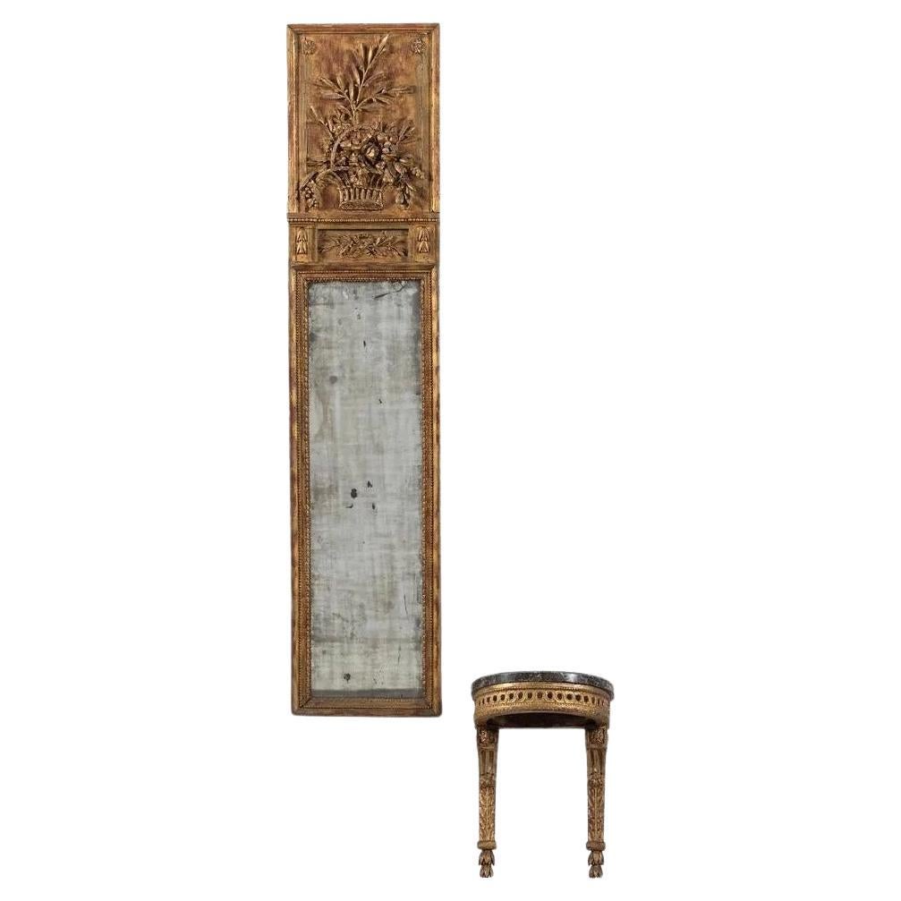 Miroir de pilier néoclassique gustavien suédois doré avec dessus en marbre associé  en vente