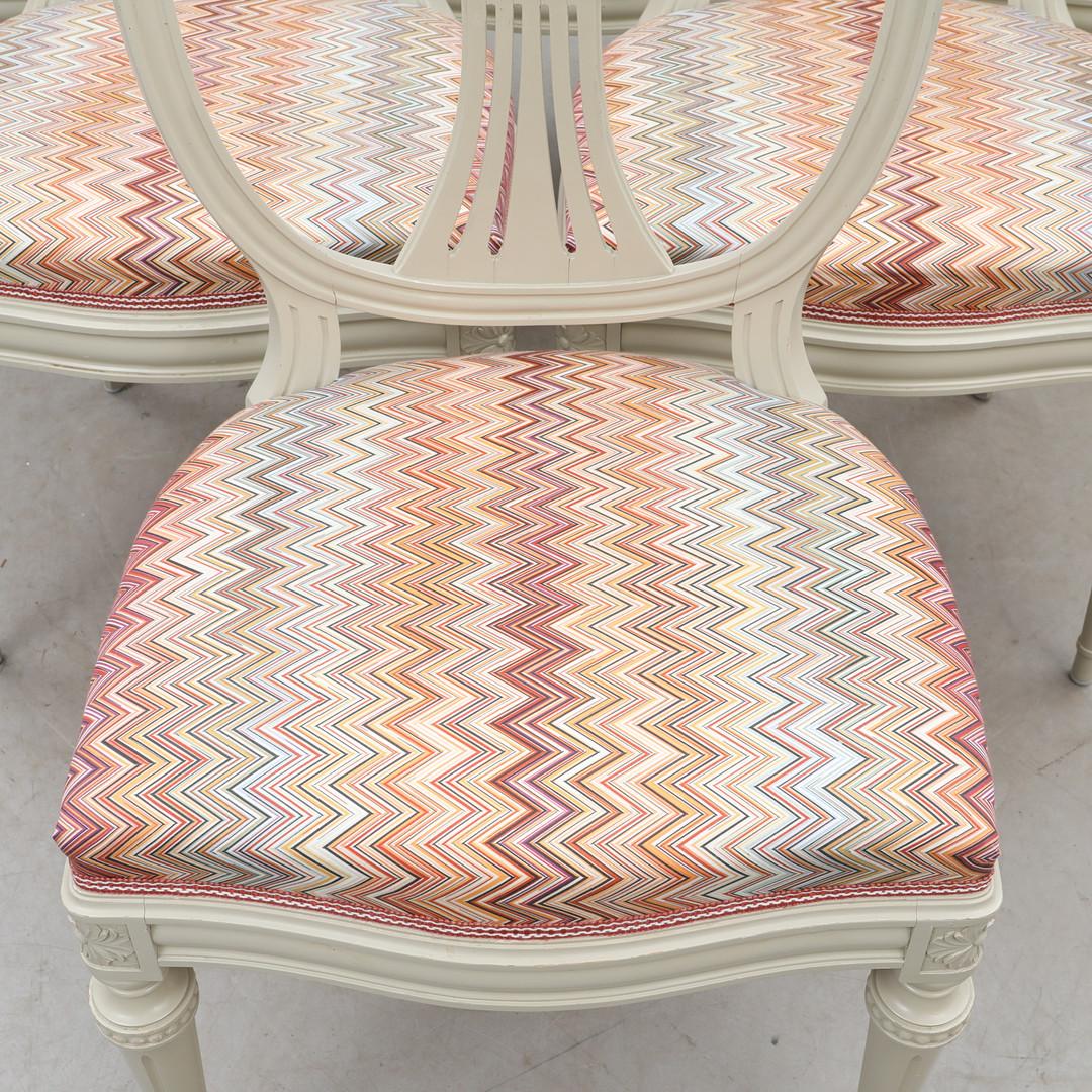 Swedish Gustavian Oval back Dining Chairs White Set of 6 mid C20th In Good Condition For Sale In Lewes, England