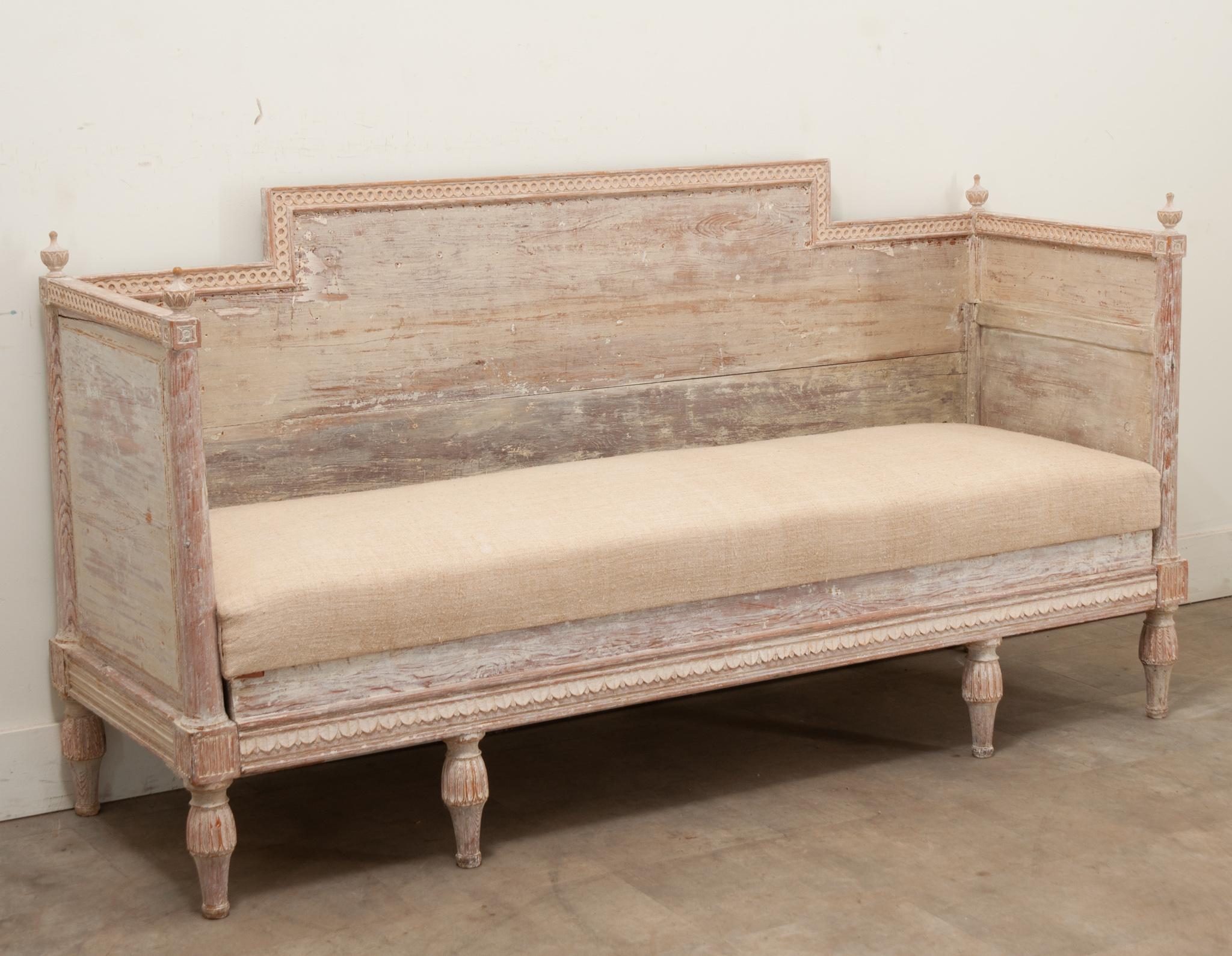 Swedish Gustavian Painted Banquette In Good Condition For Sale In Baton Rouge, LA