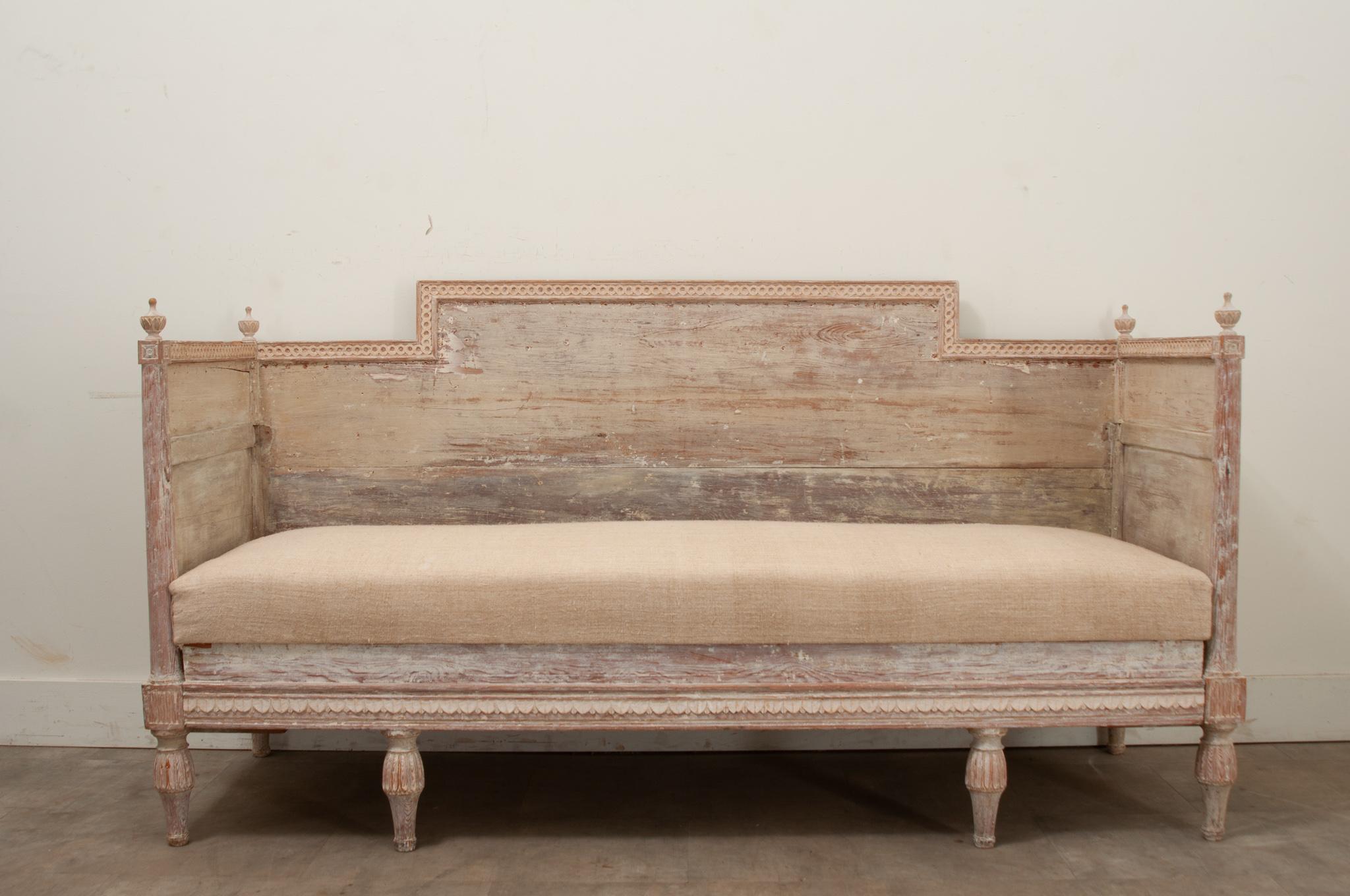 Swedish Gustavian Painted Banquette For Sale 1