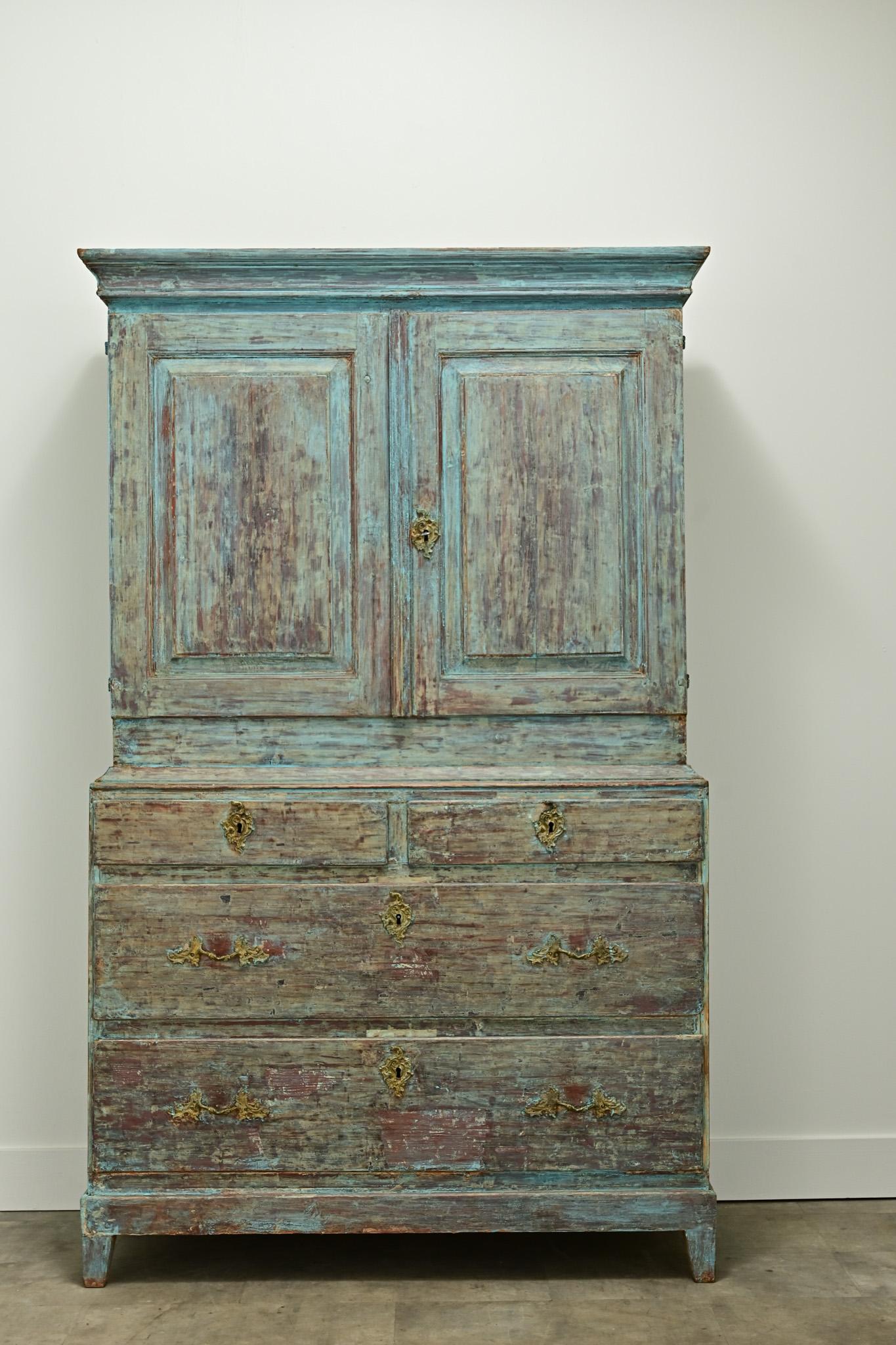 Hand-Carved Swedish Gustavian Painted Cabinet For Sale