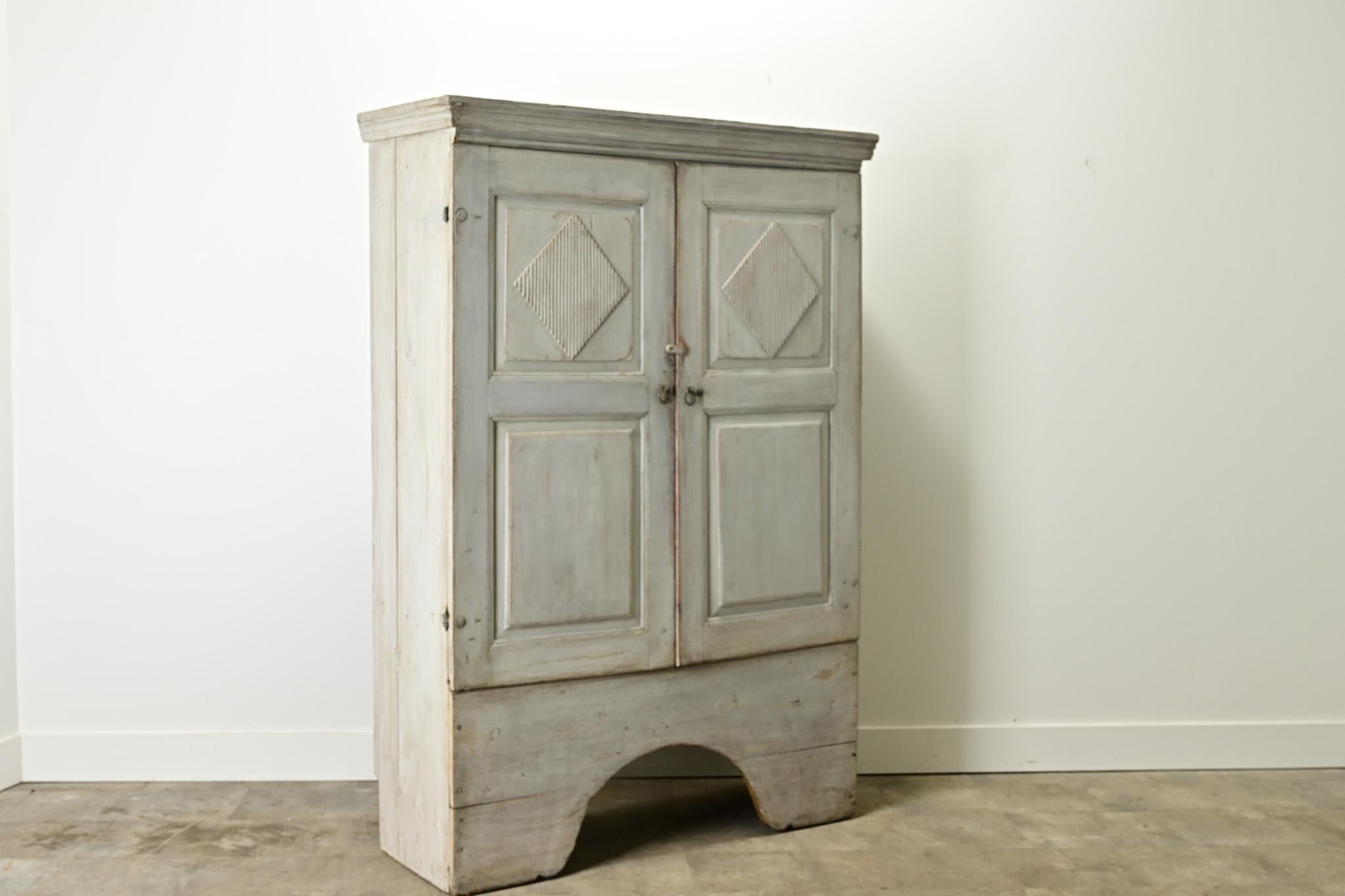 18th Century and Earlier Swedish Gustavian Painted Cabinet For Sale