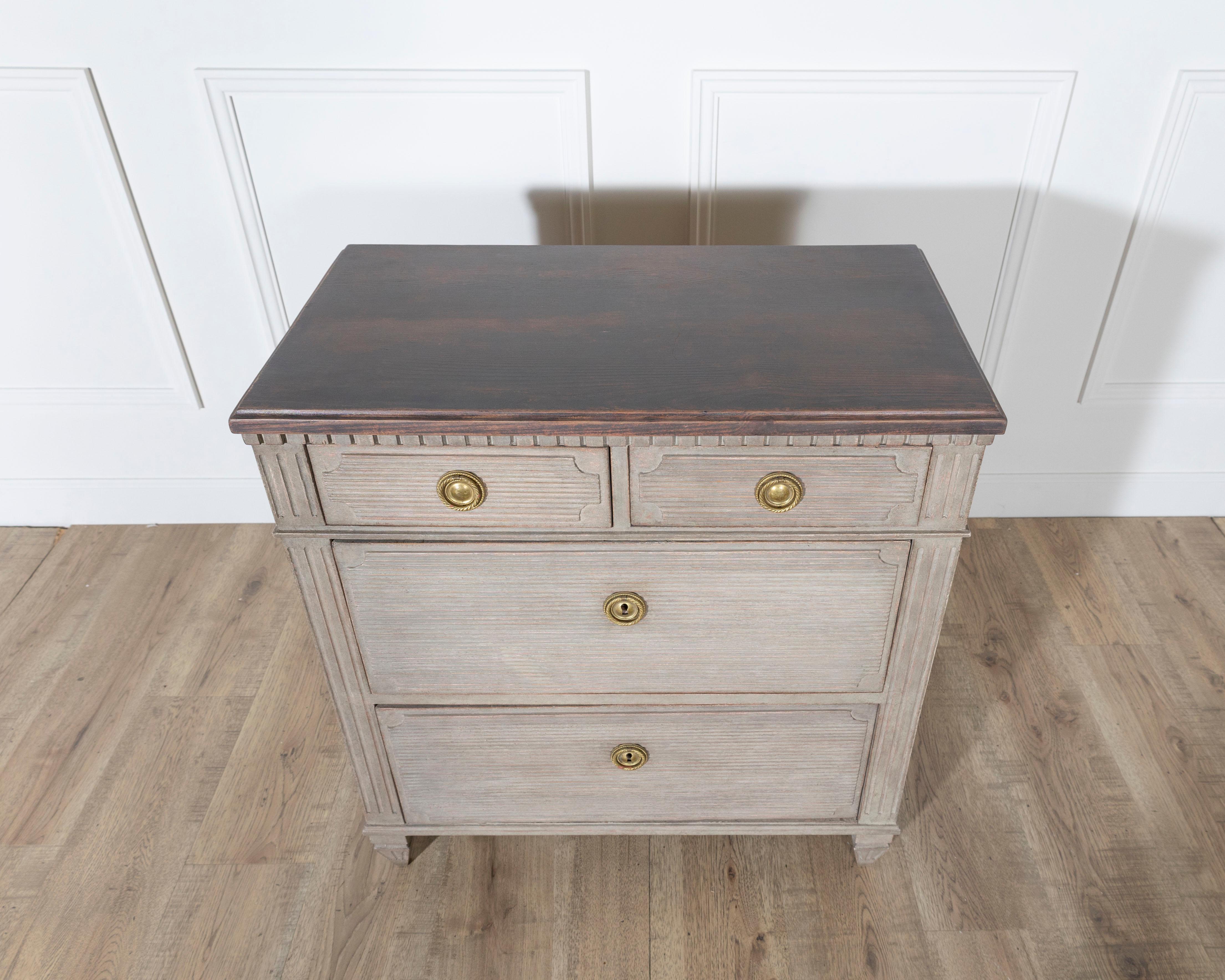 Swedish Gustavian Painted Chest of Drawers, circa 19th Century In Good Condition For Sale In Atlanta, GA