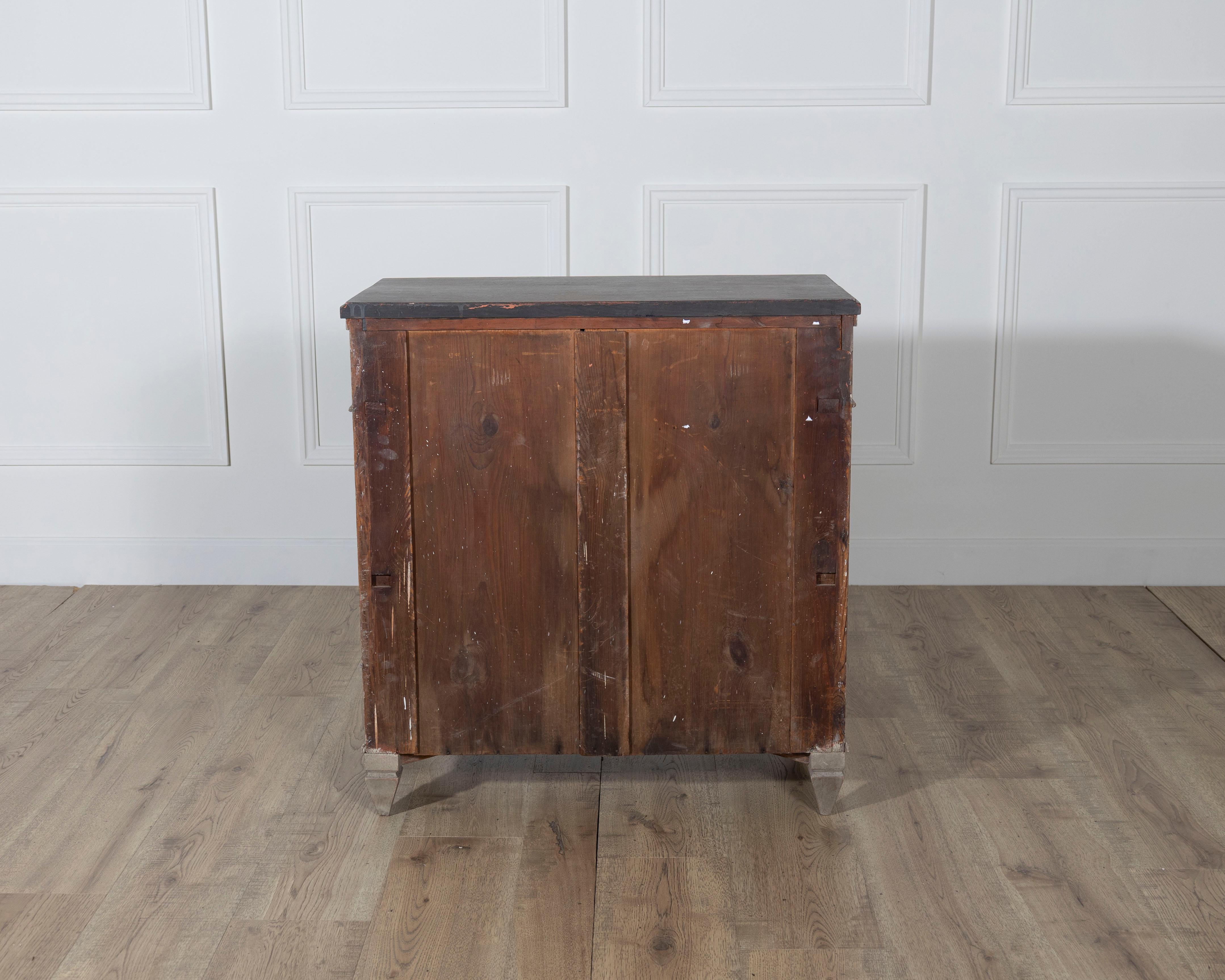 Swedish Gustavian Painted Chest of Drawers, circa 19th Century For Sale 4