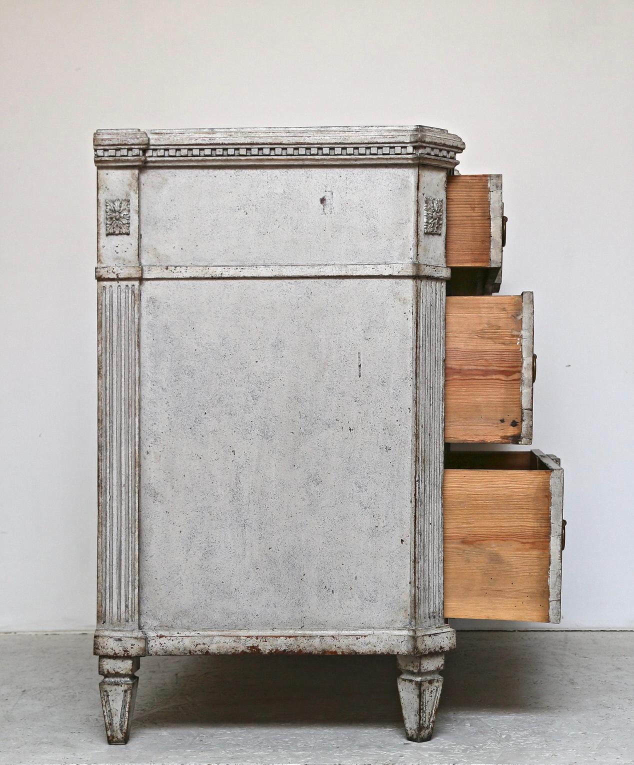 Swedish Gustavian Painted Chest of Drawers Commode Grey White C.1860 A In Good Condition In Lewes, England