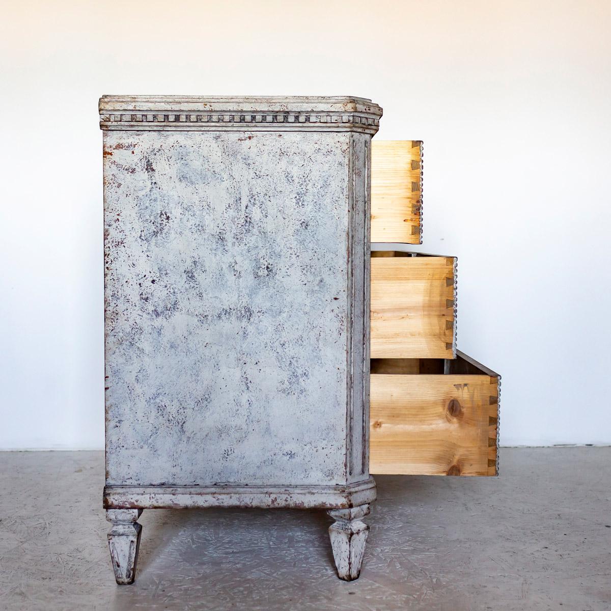 Swedish Gustavian Painted Chest of Drawers Commode Grey White C.1860  For Sale 1