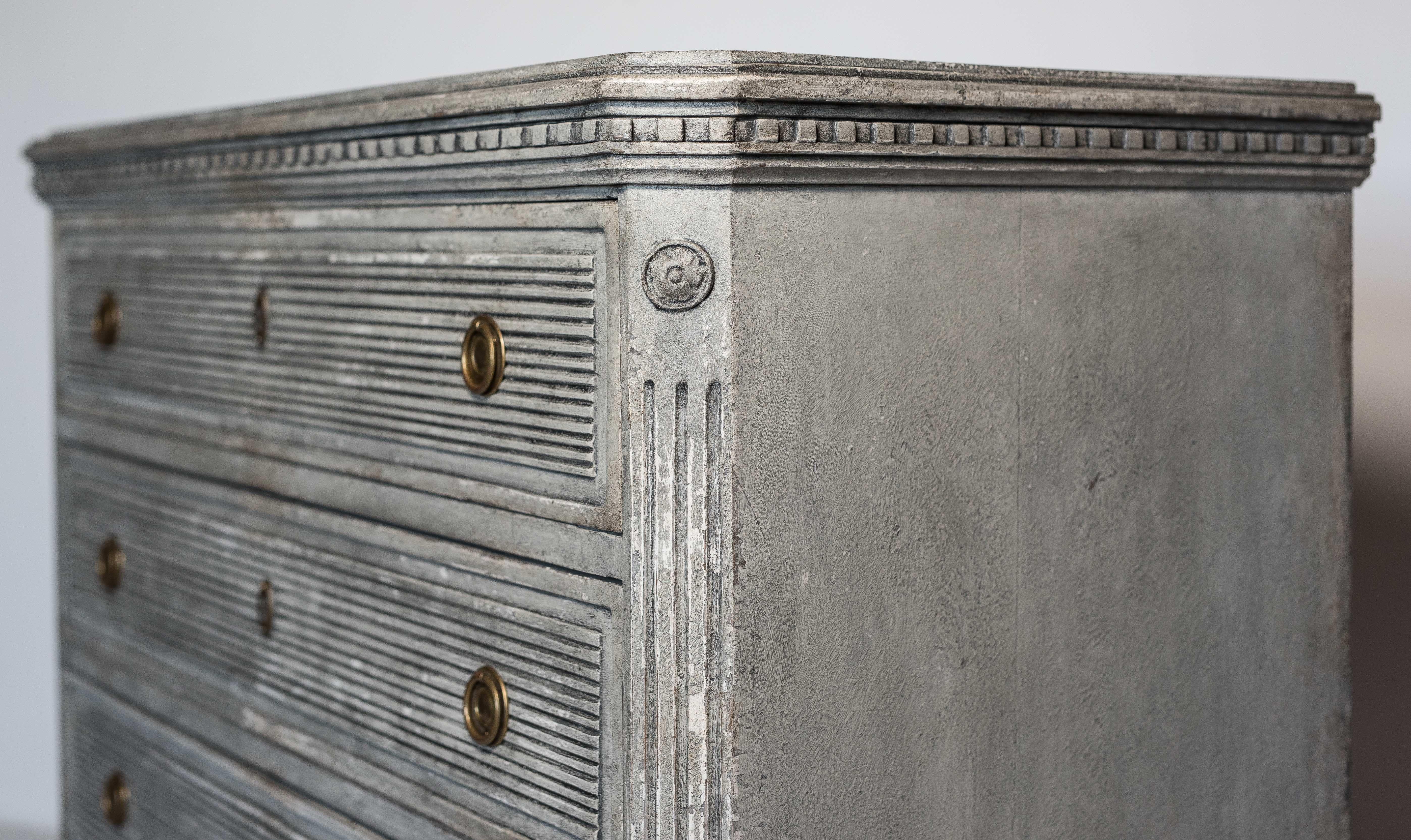 Swedish Gustavian Painted Chest of Drawers Commode Tallboy 1850 Grey White In Good Condition In LONDON, GB