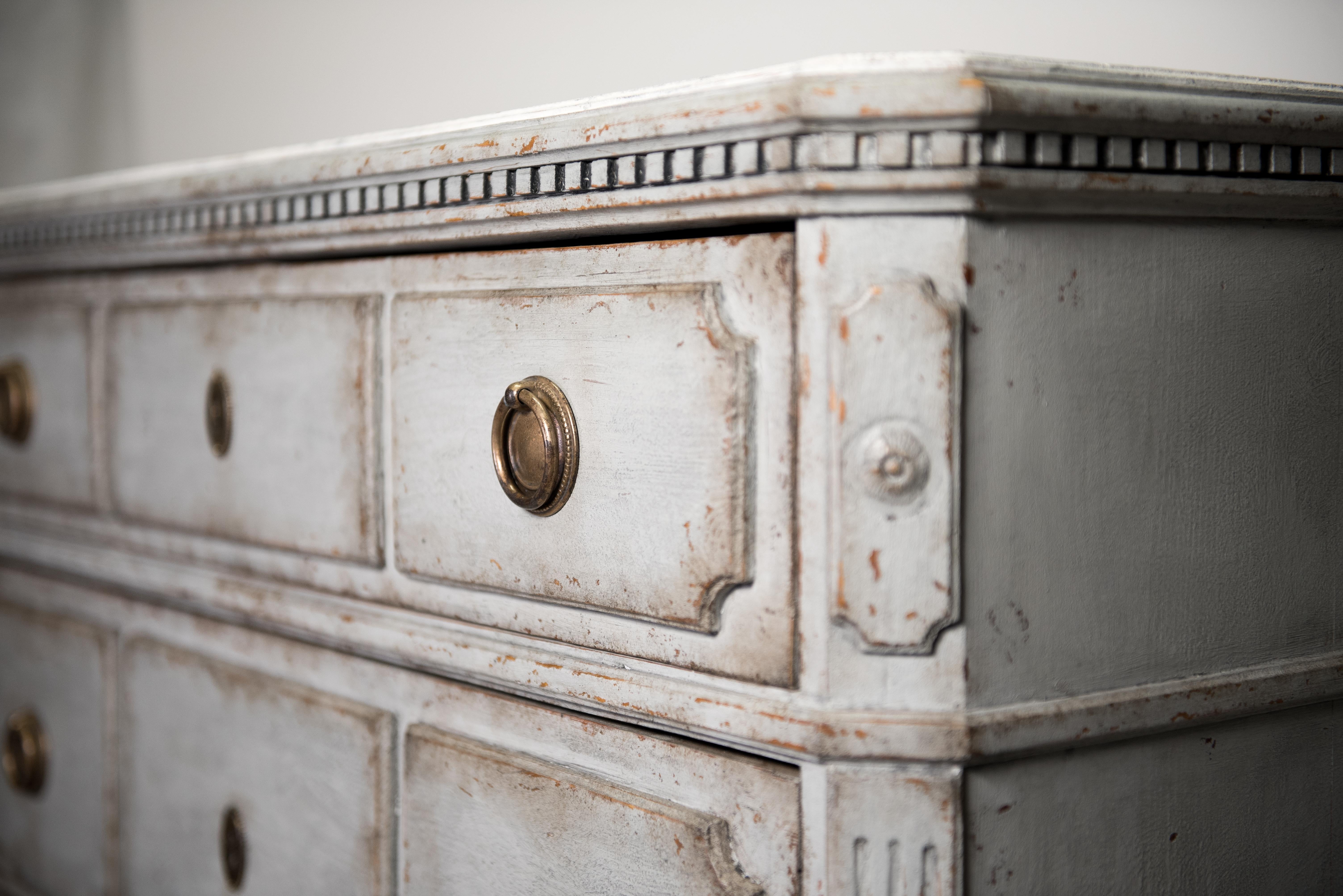 Swedish Gustavian Painted Chest of Drawers Commode Tallboy 1850 Grey White  In Good Condition In LONDON, GB