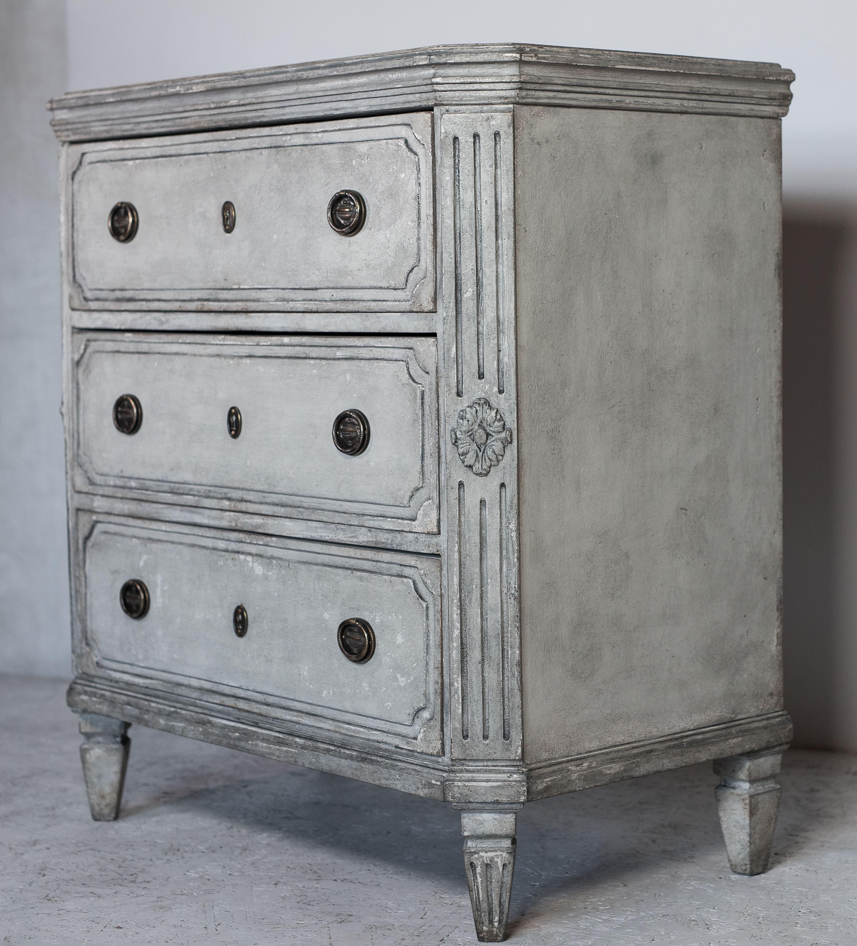 Hand-Painted Swedish Gustavian Painted Chest of Drawers Commode Tallboy 1860 Grey White For Sale