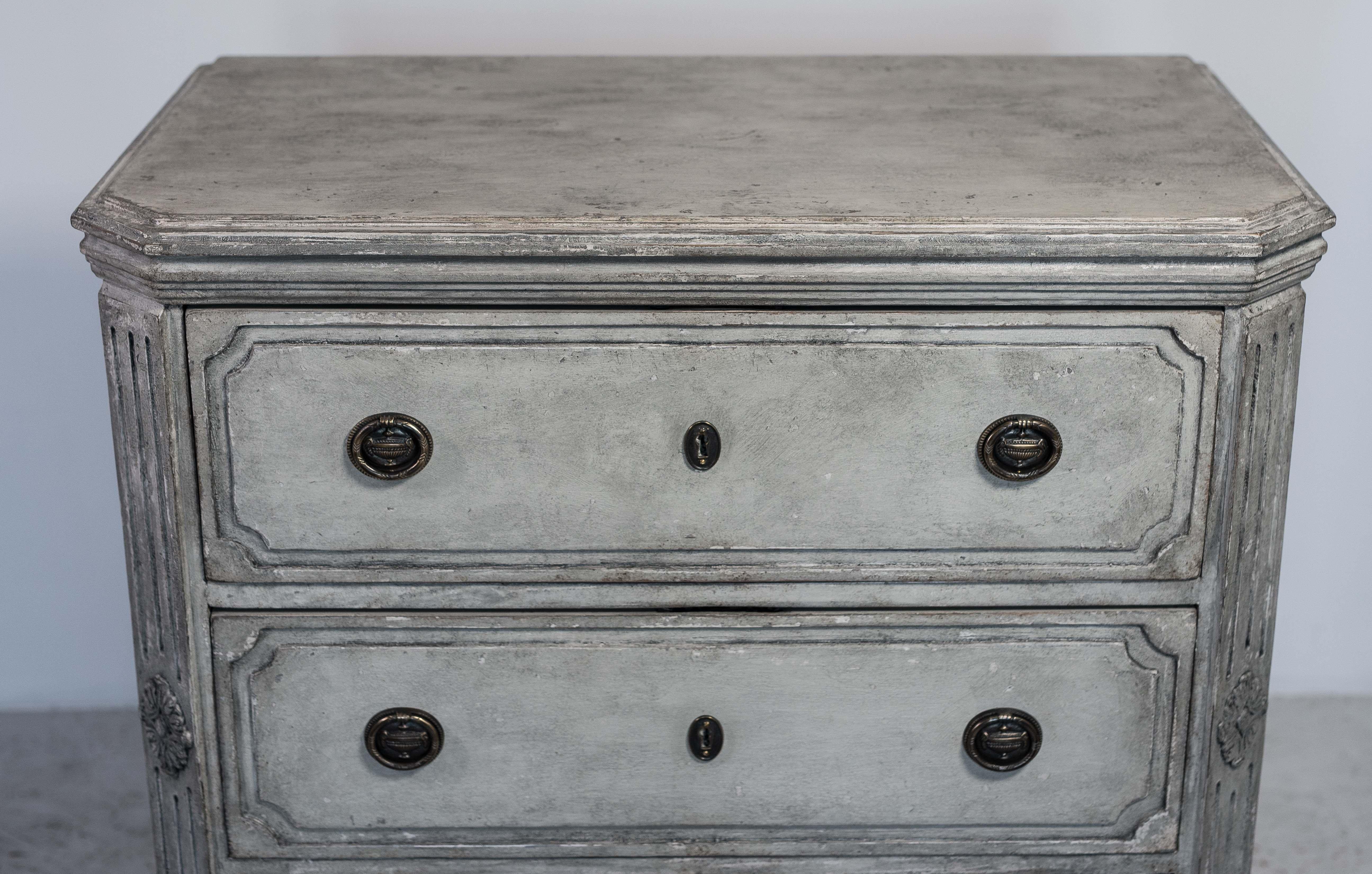 Swedish Gustavian Painted Chest of Drawers Commode Tallboy 1860 Grey White In Good Condition For Sale In LONDON, GB