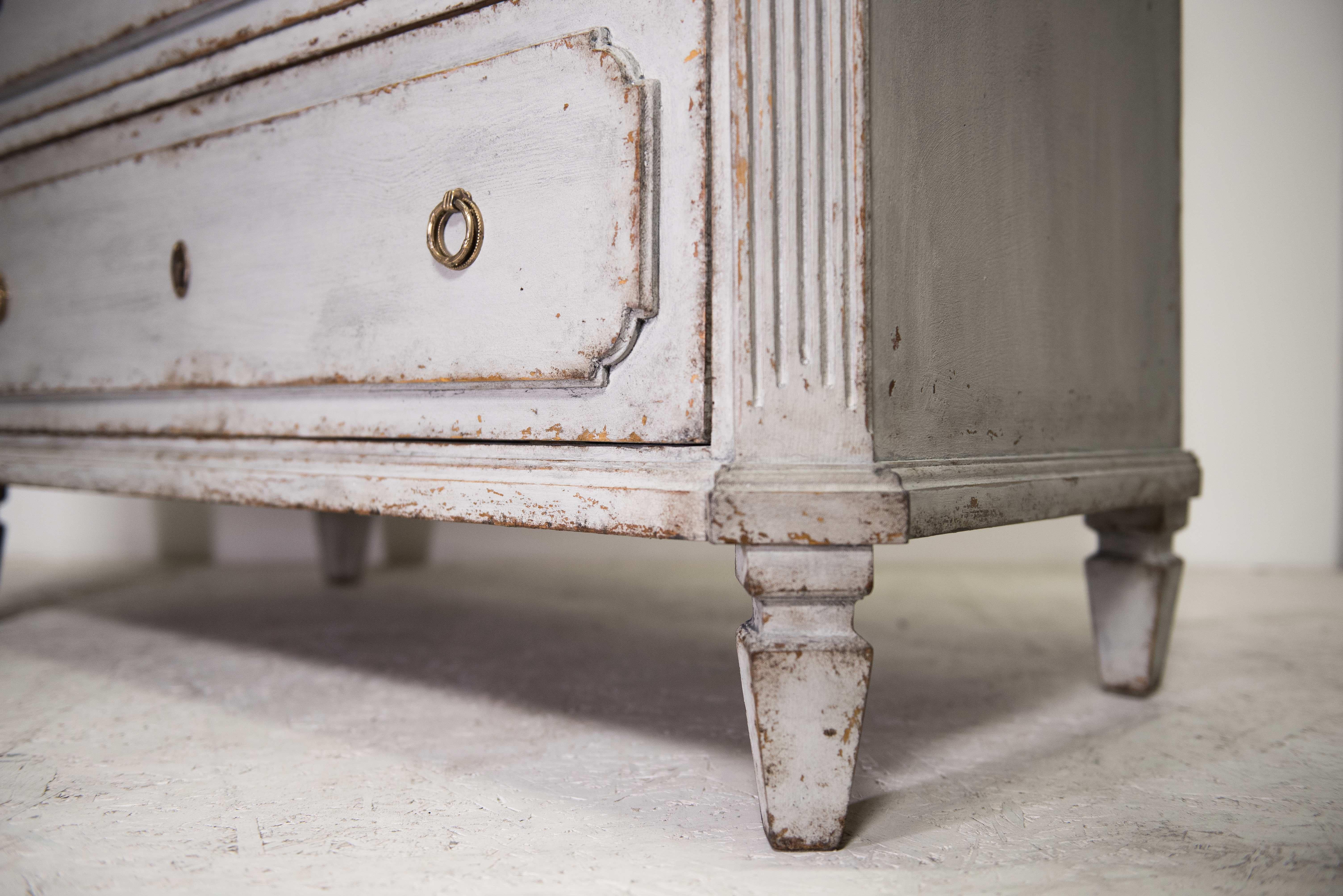 Swedish Gustavian Painted Chest of Drawers Commode Tallboy 1895 Grey White In Good Condition In LONDON, GB
