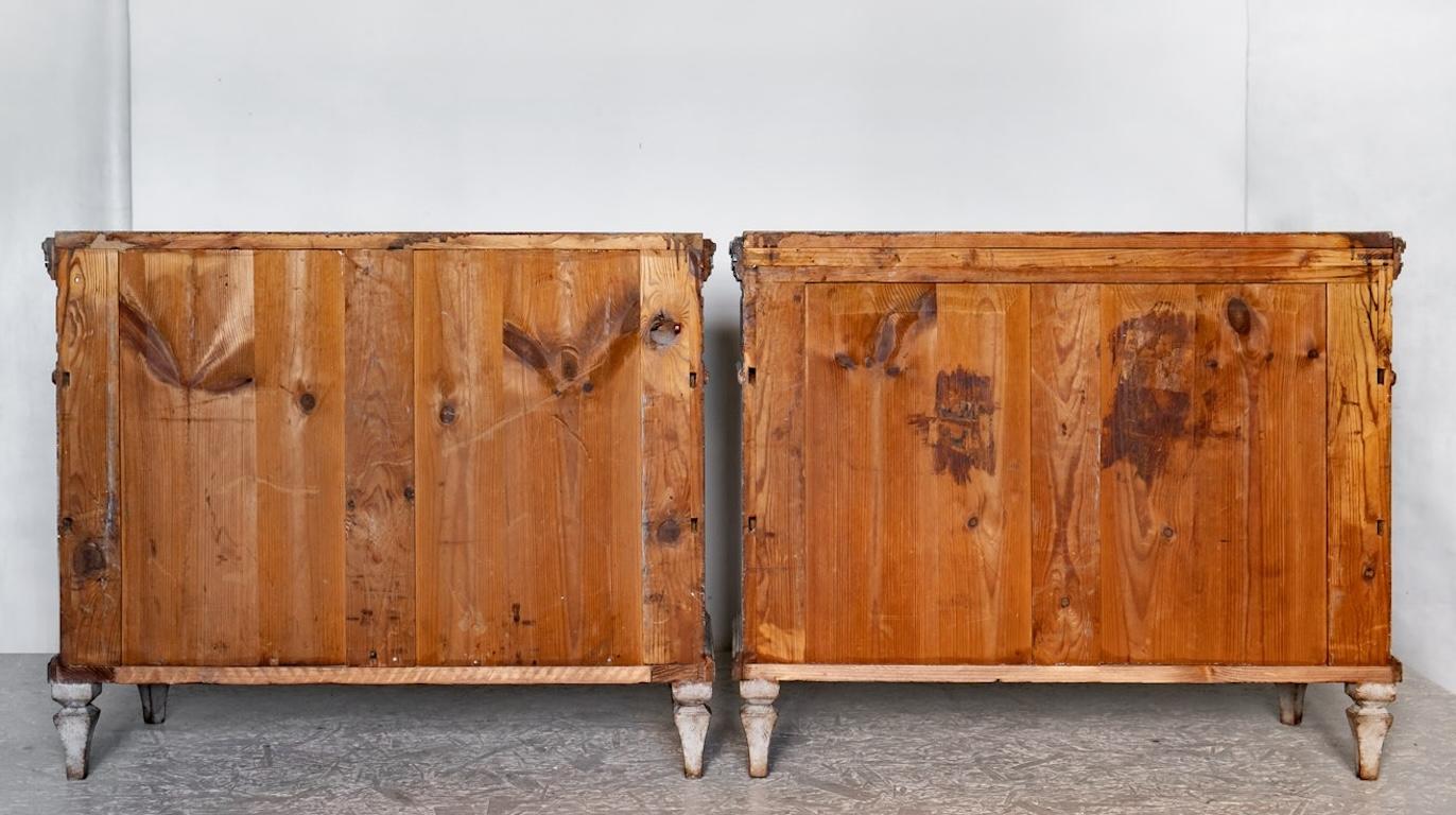 Swedish Gustavian Painted Chest of Drawers Pair Commode Grey White C.1860 Carved In Good Condition For Sale In Lewes, England