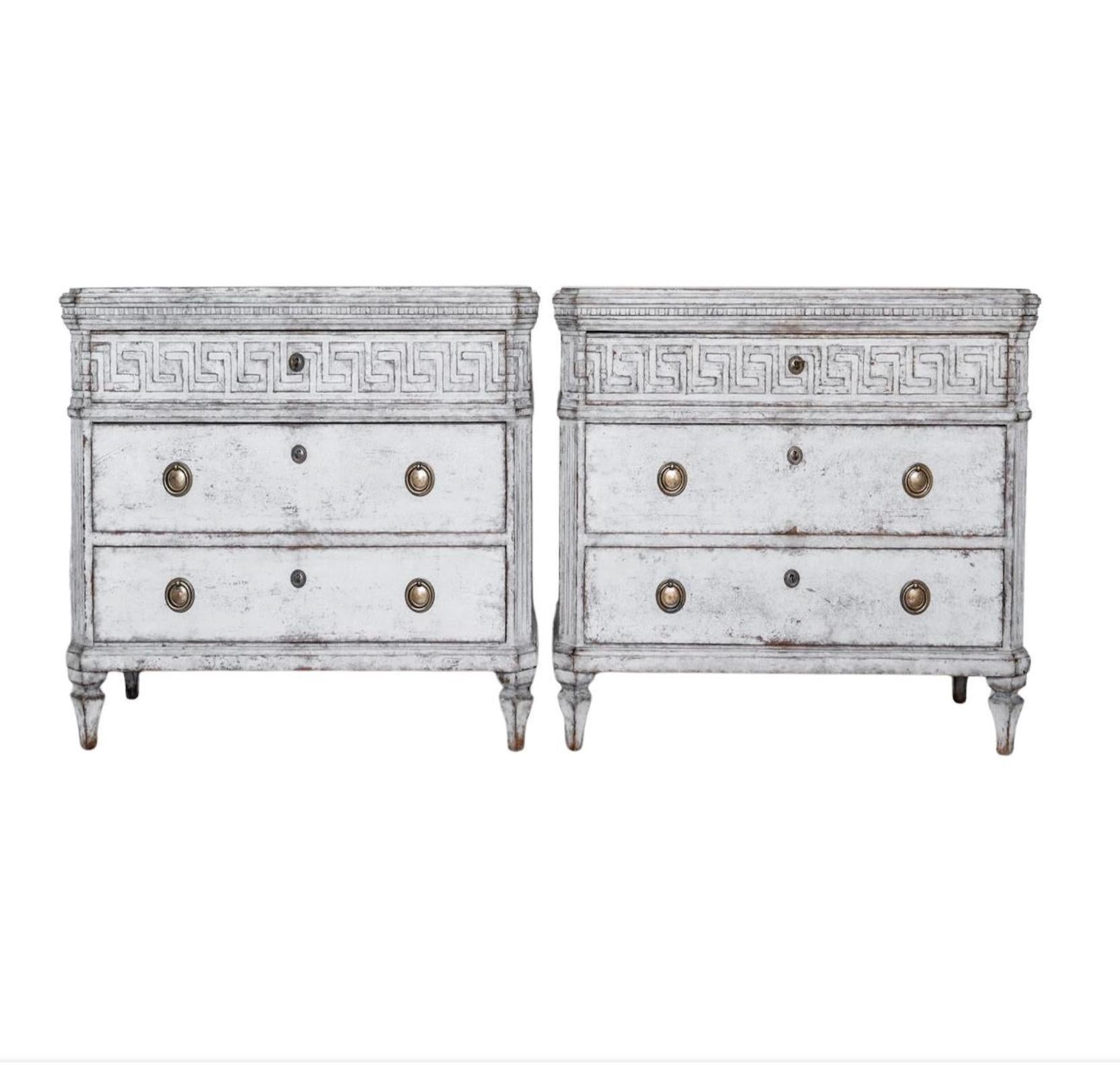 Swedish Gustavian Painted Chest of Drawers Pair Commode Grey White C.1860 Carved im Angebot