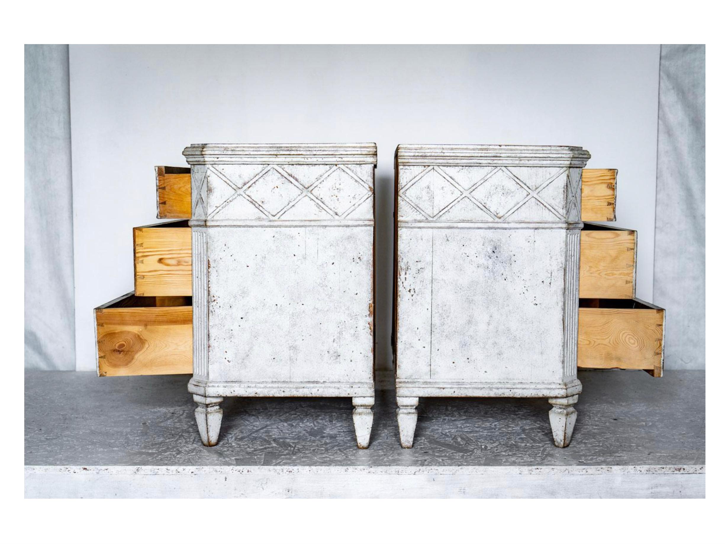 Hand-Painted Swedish Gustavian Painted Chest of Drawers Pair Commode Grey White C.1870