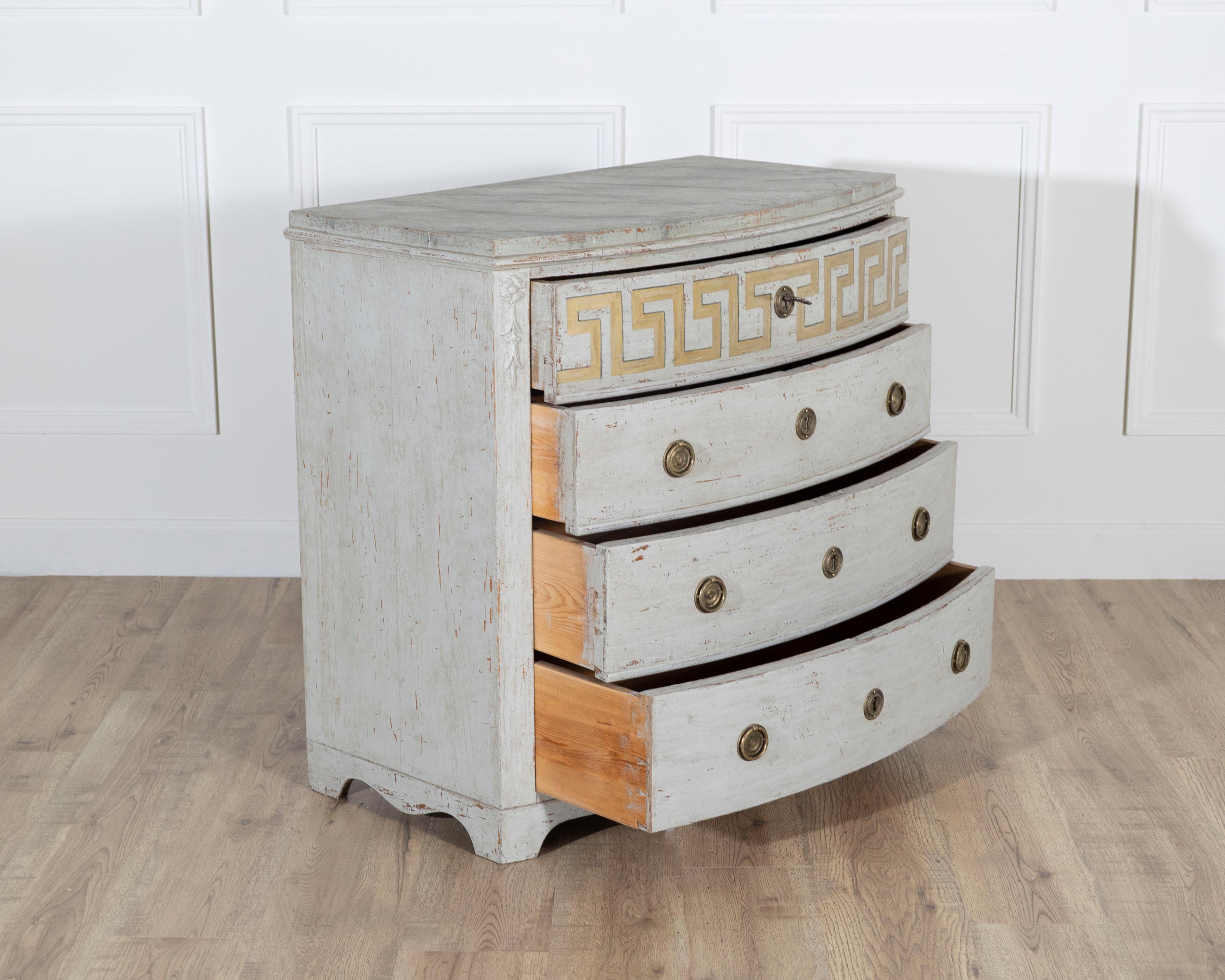 Pin Commode suédoise peinte de style gustavien avec livrée décorative, vers 1840 en vente