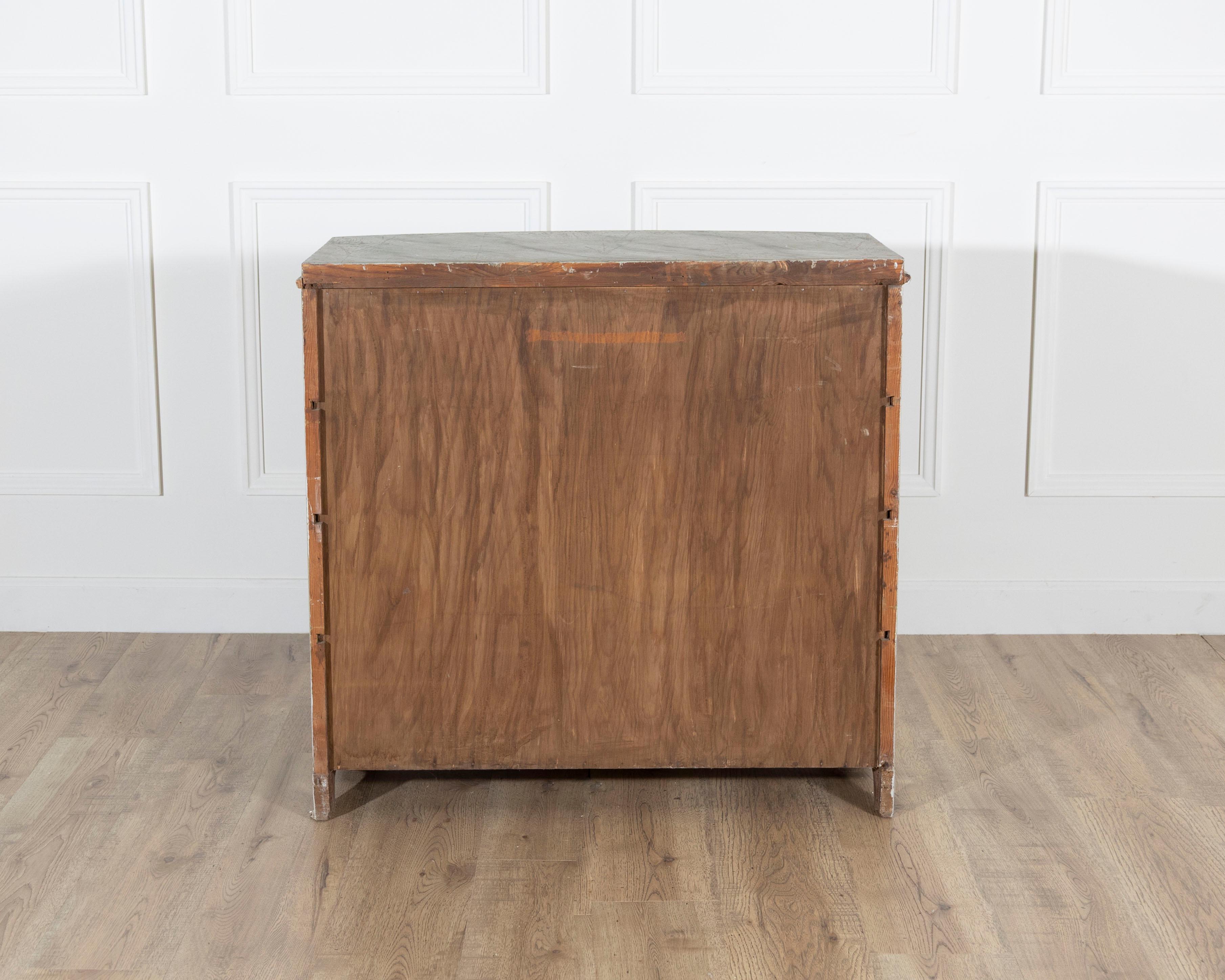 Commode suédoise peinte de style gustavien avec livrée décorative, vers 1840 en vente 2