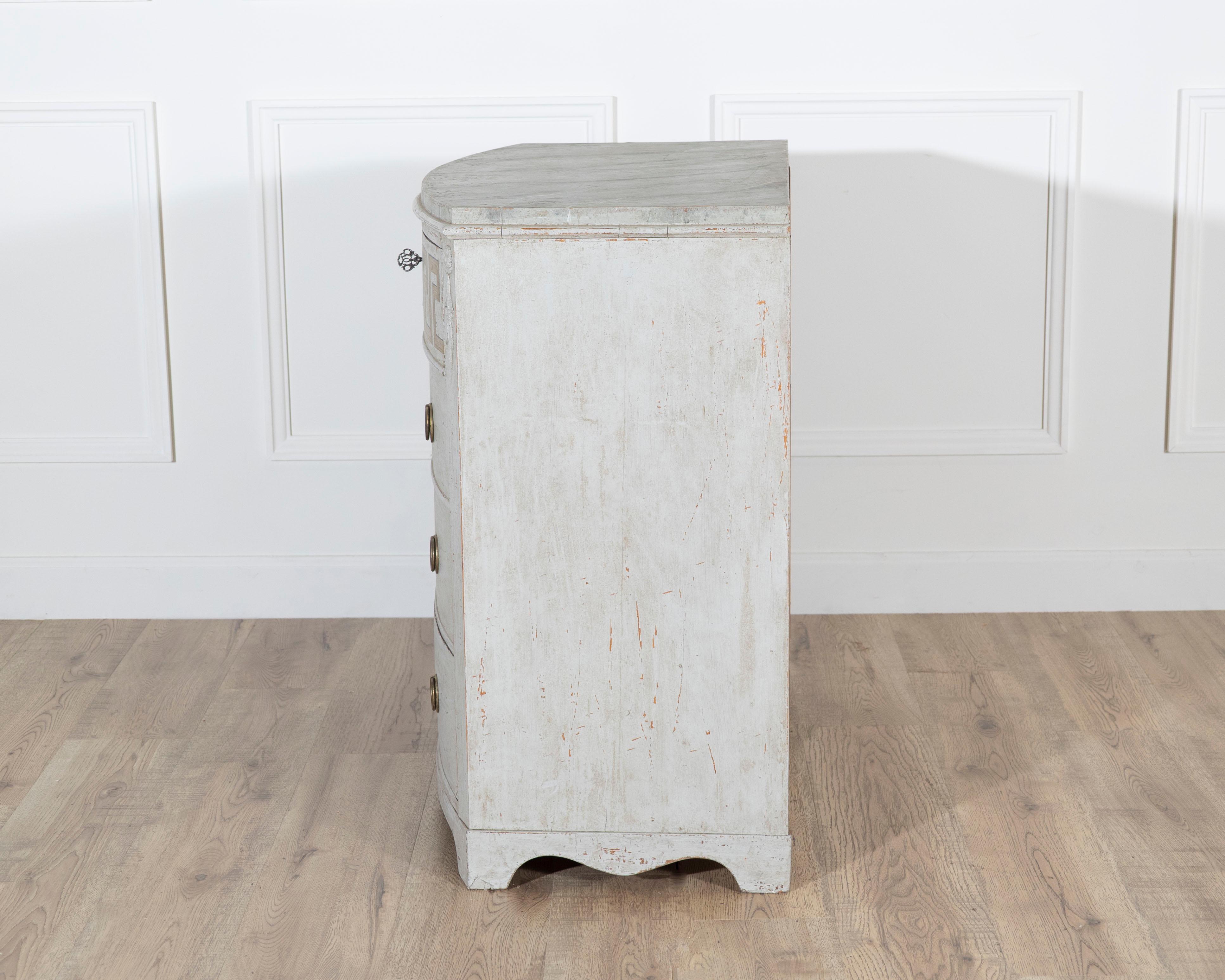 Commode suédoise peinte de style gustavien avec livrée décorative, vers 1840 en vente 3