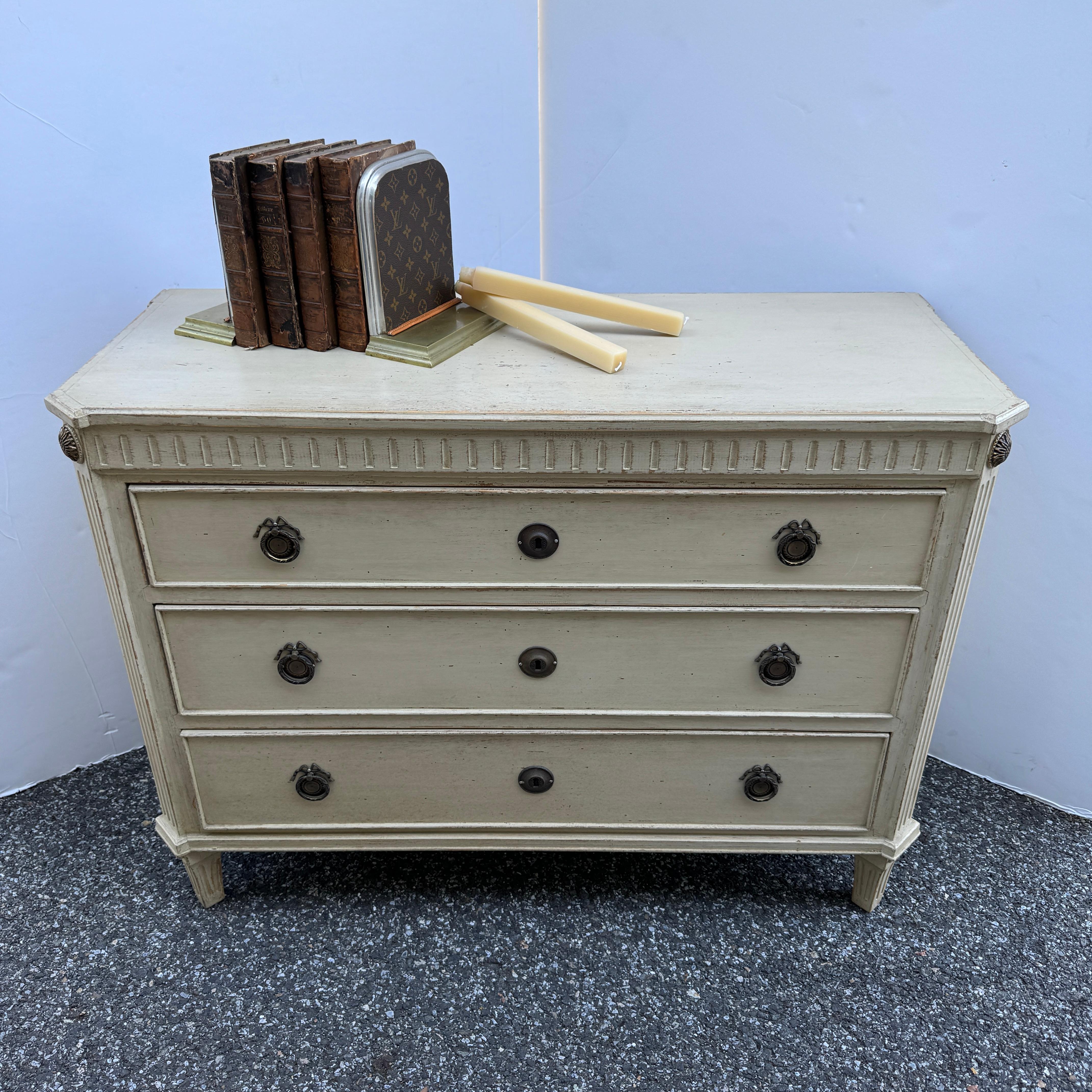 Hand-Crafted Swedish Gustavian Painted Commode with Fluted Carvings 