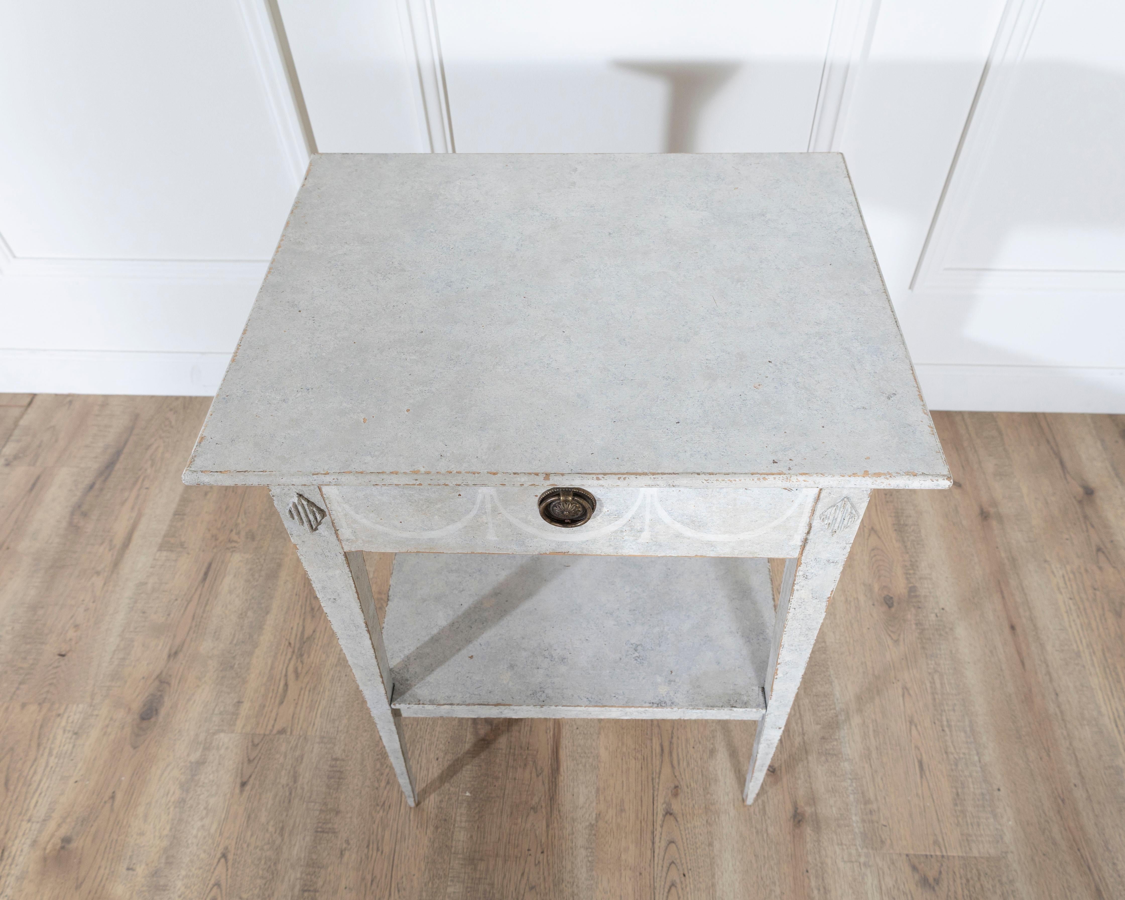 Dipinto Tavolo da console svedese dipinto in stile gustaviano con cassetto e ripiano, CIRCA 1860 in vendita