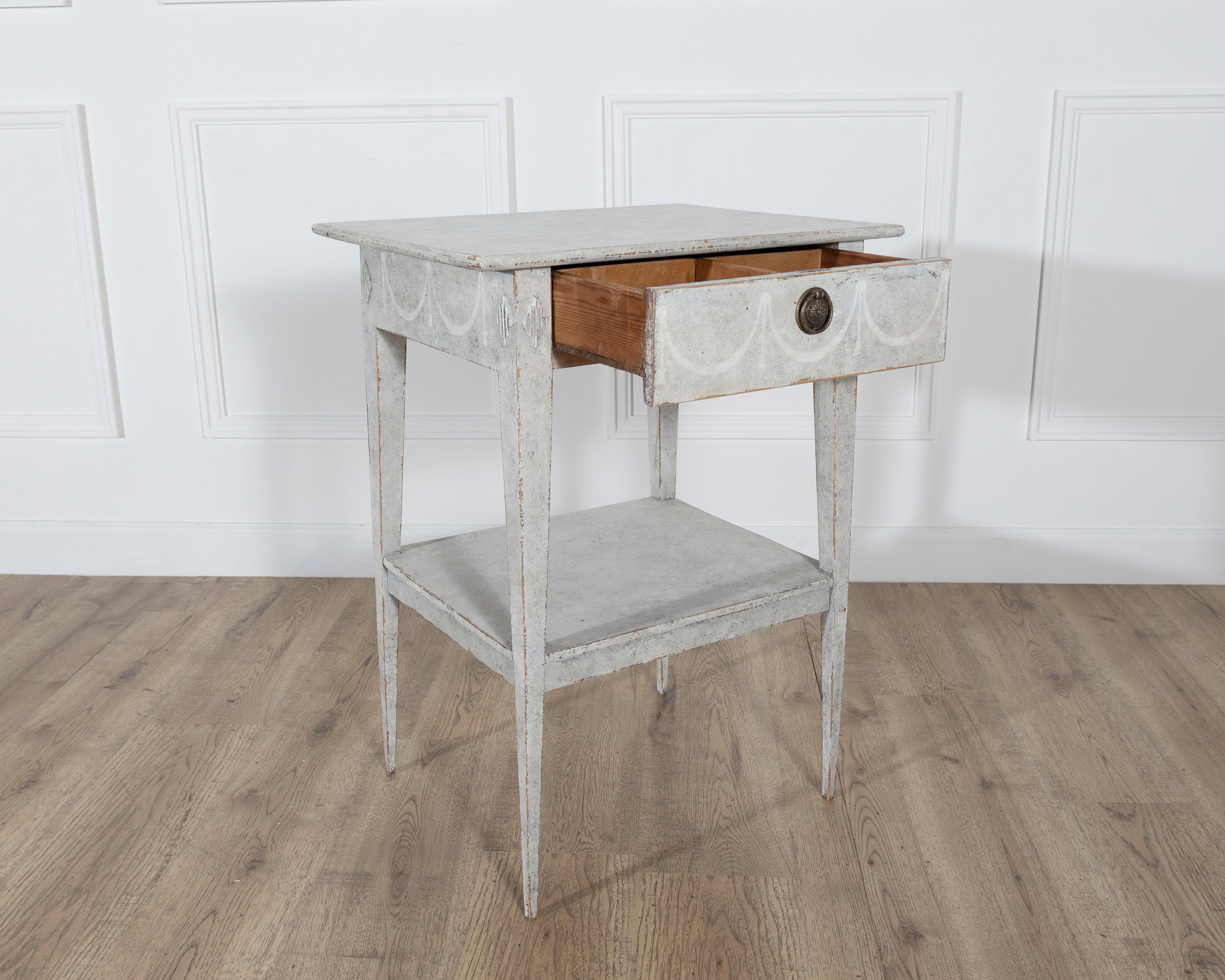 Tavolo da console svedese dipinto in stile gustaviano con cassetto e ripiano, CIRCA 1860 in vendita 2