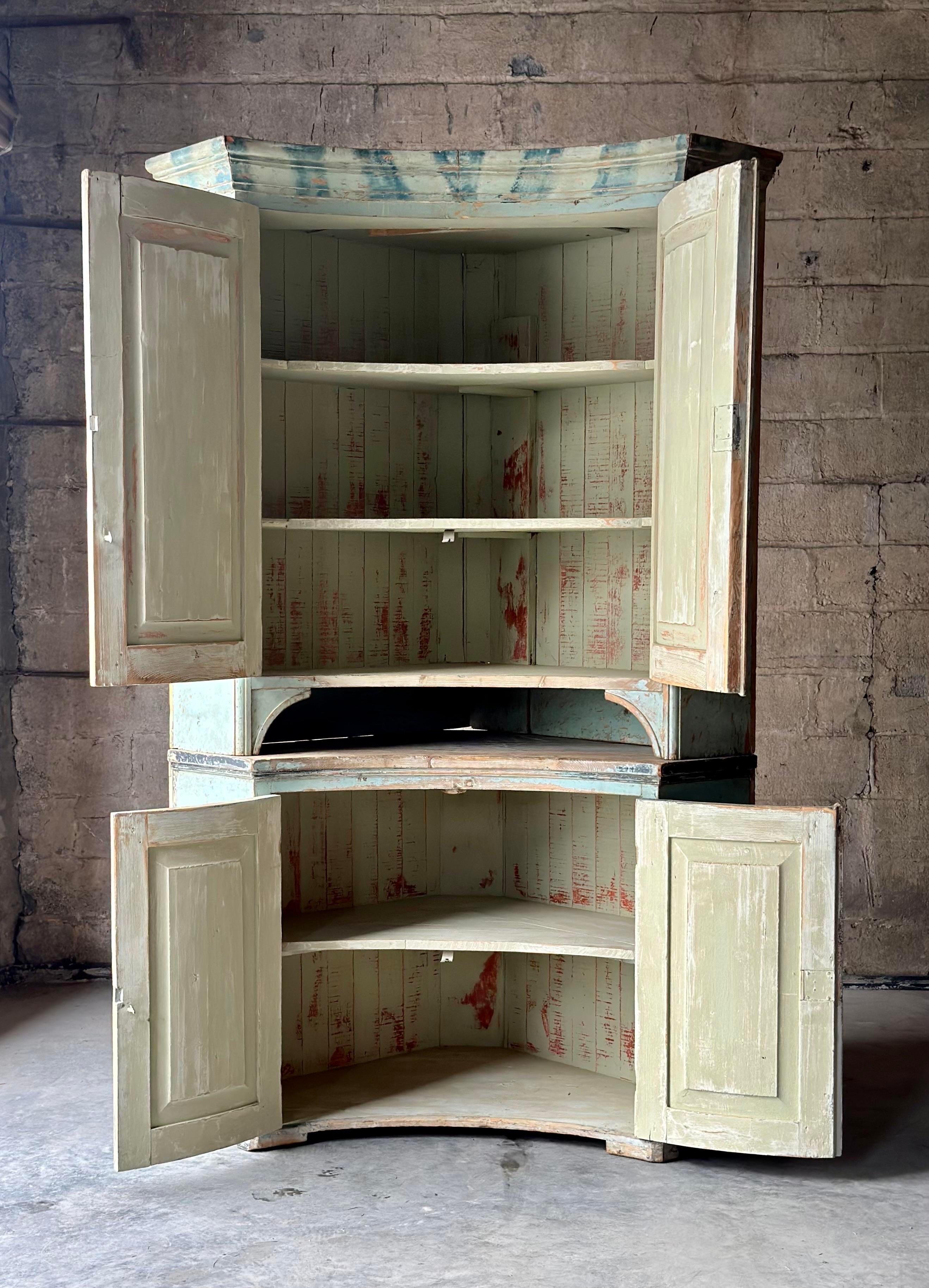 Swedish Gustavian Painted Corner Cabinet For Sale 2