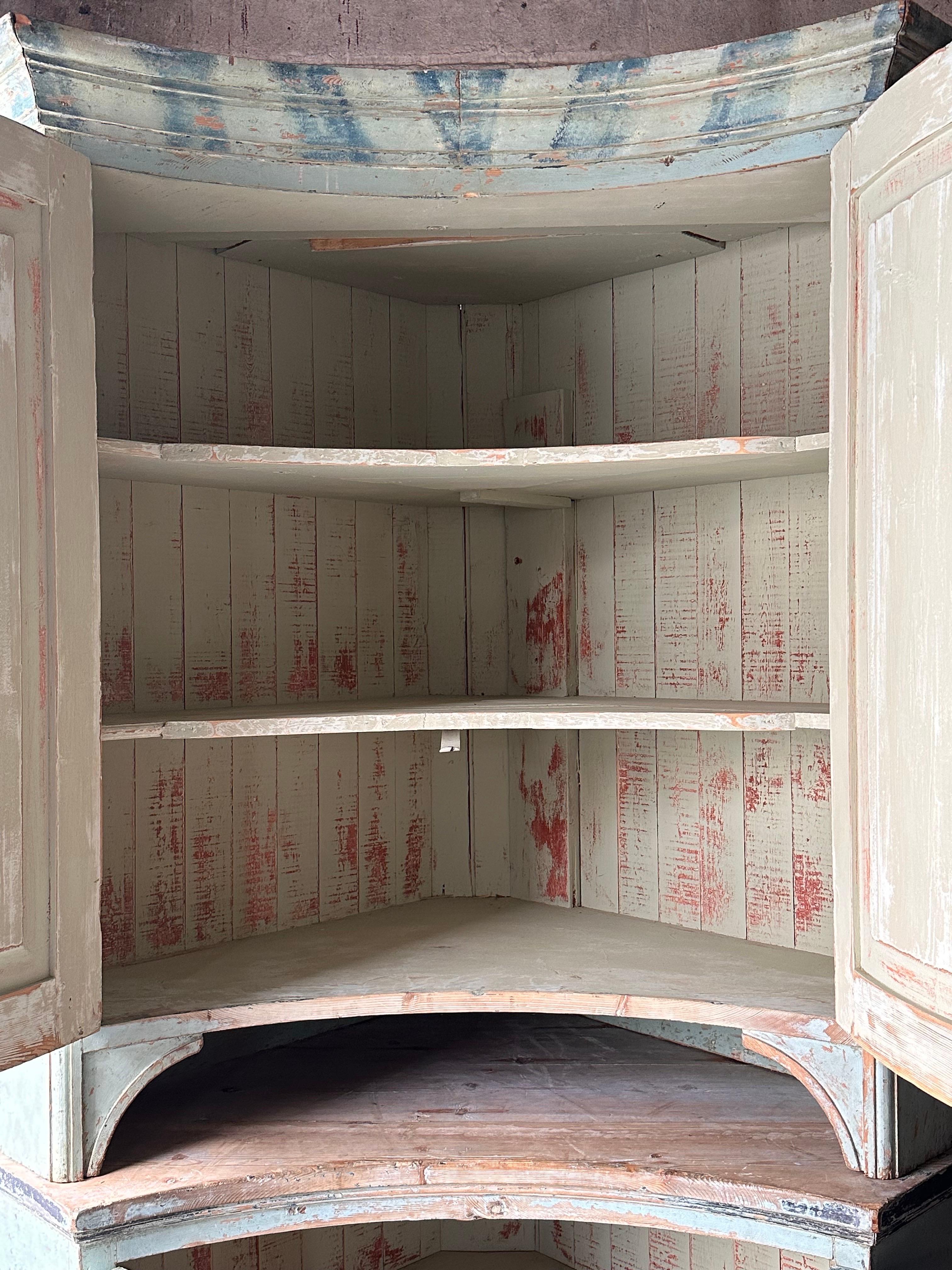 Swedish Gustavian Painted Corner Cabinet For Sale 3
