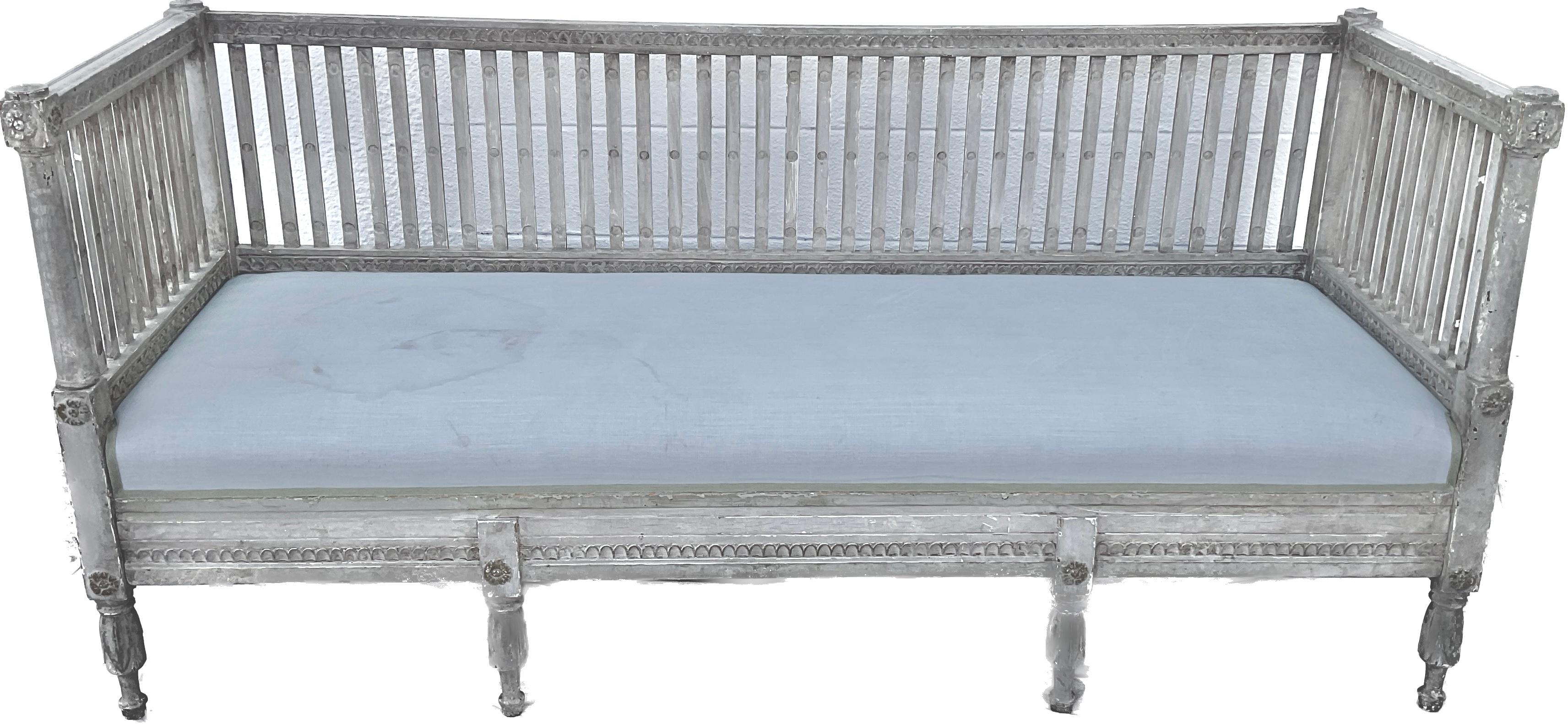 Swedish Gustavian Painted Daybed 2