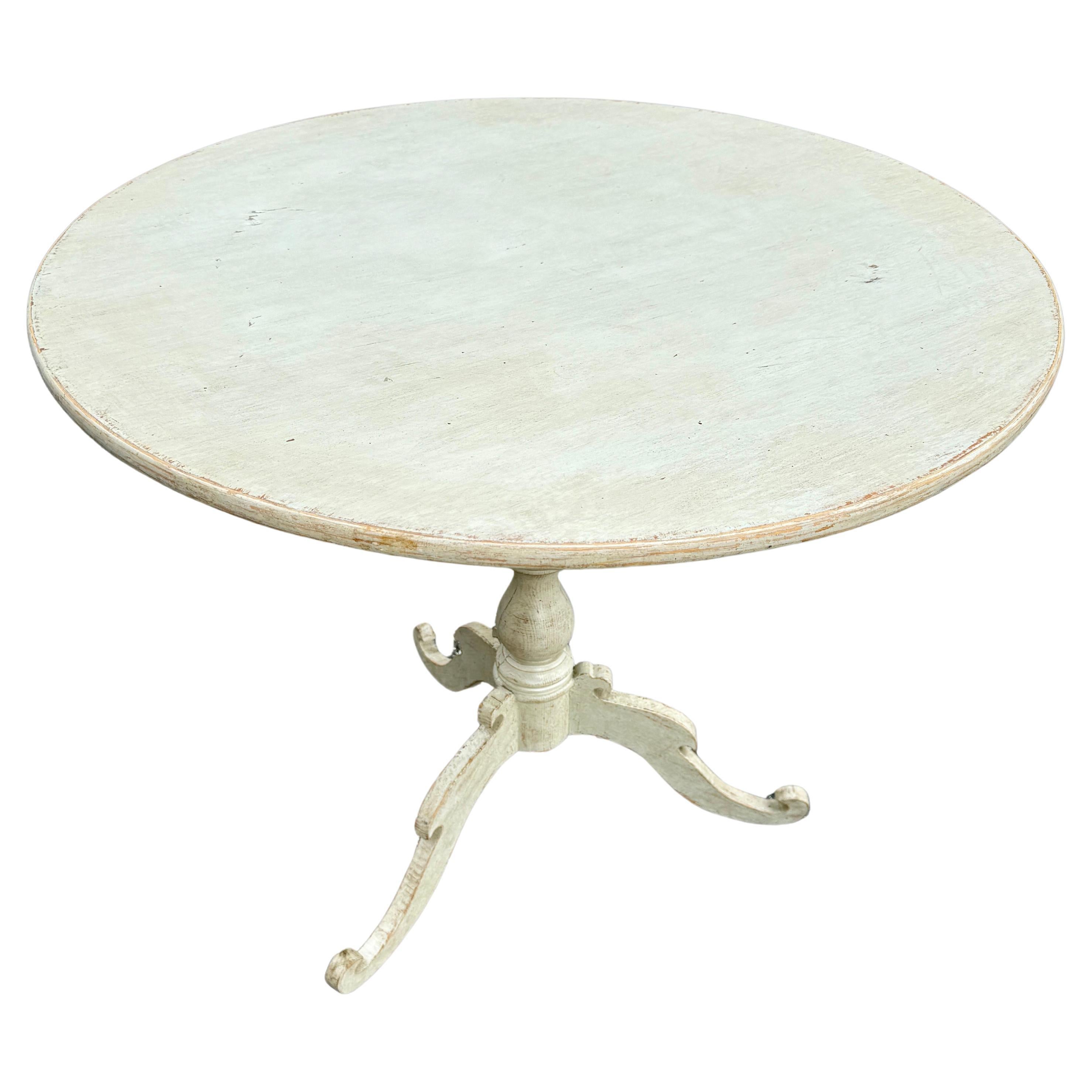 Table centrale ronde peinte de style gustavien suédois 