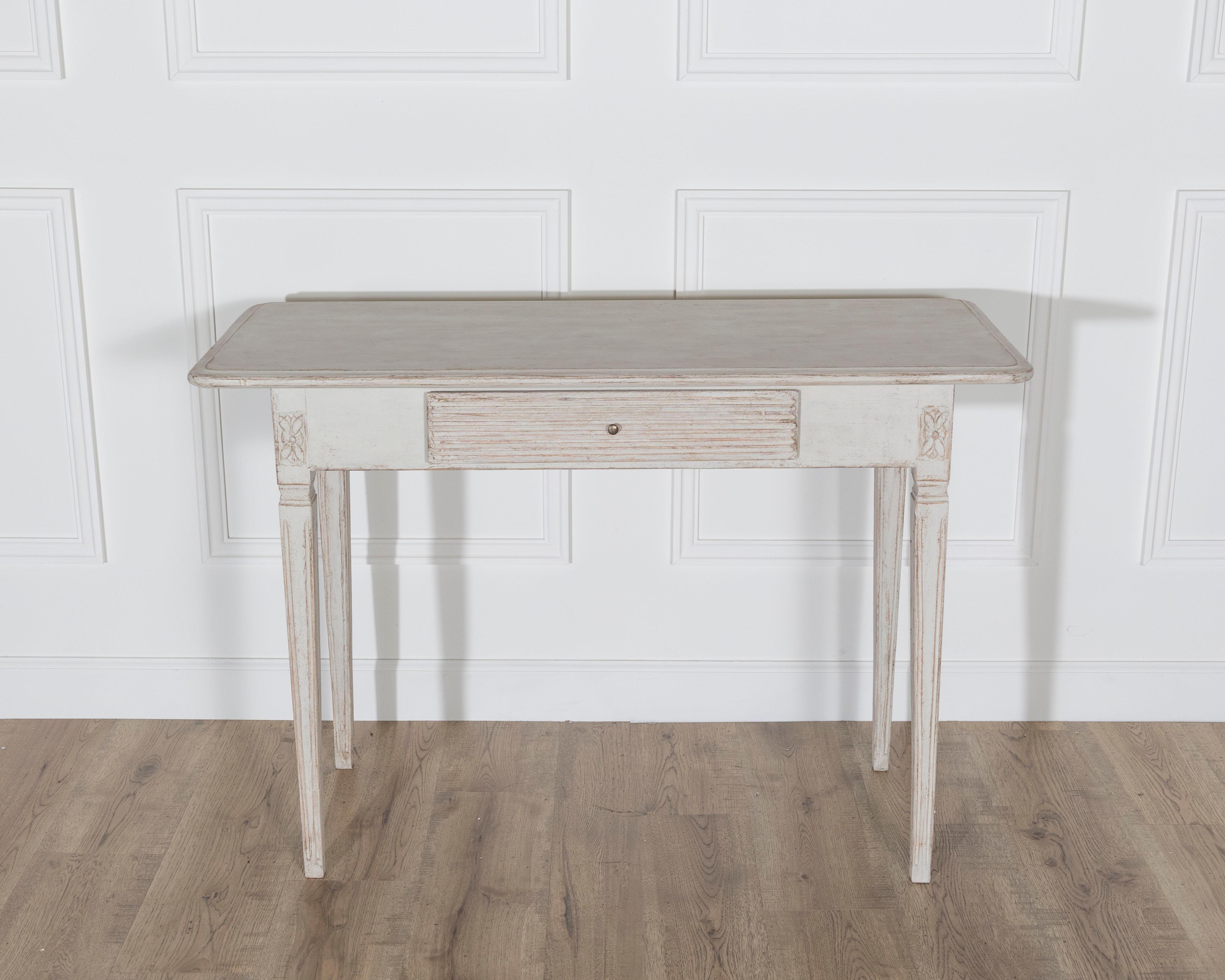 Swedish Gustavian Painted Side Table, 19th Century In Good Condition For Sale In Atlanta, GA