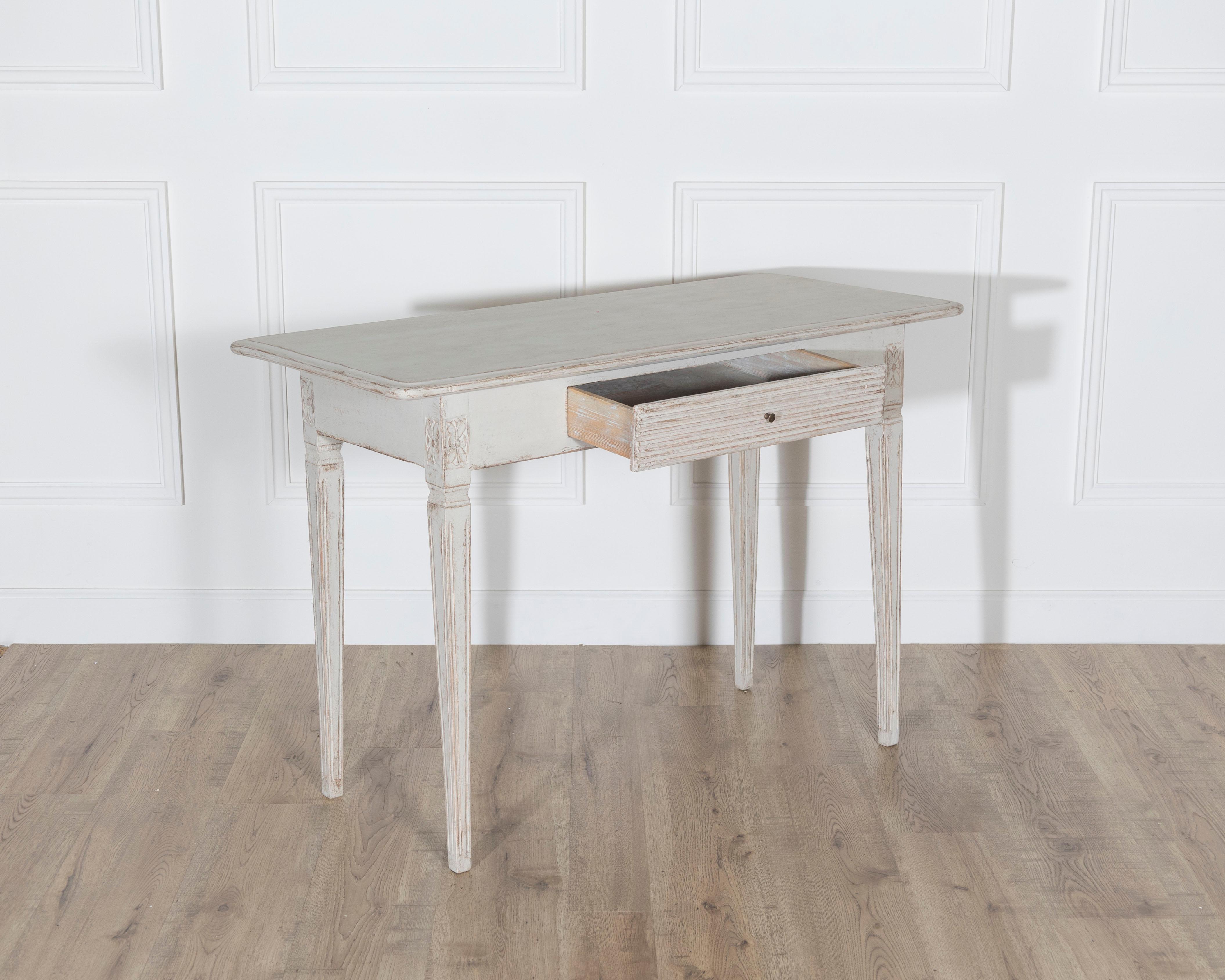 Swedish Gustavian Painted Side Table, 19th Century For Sale 1