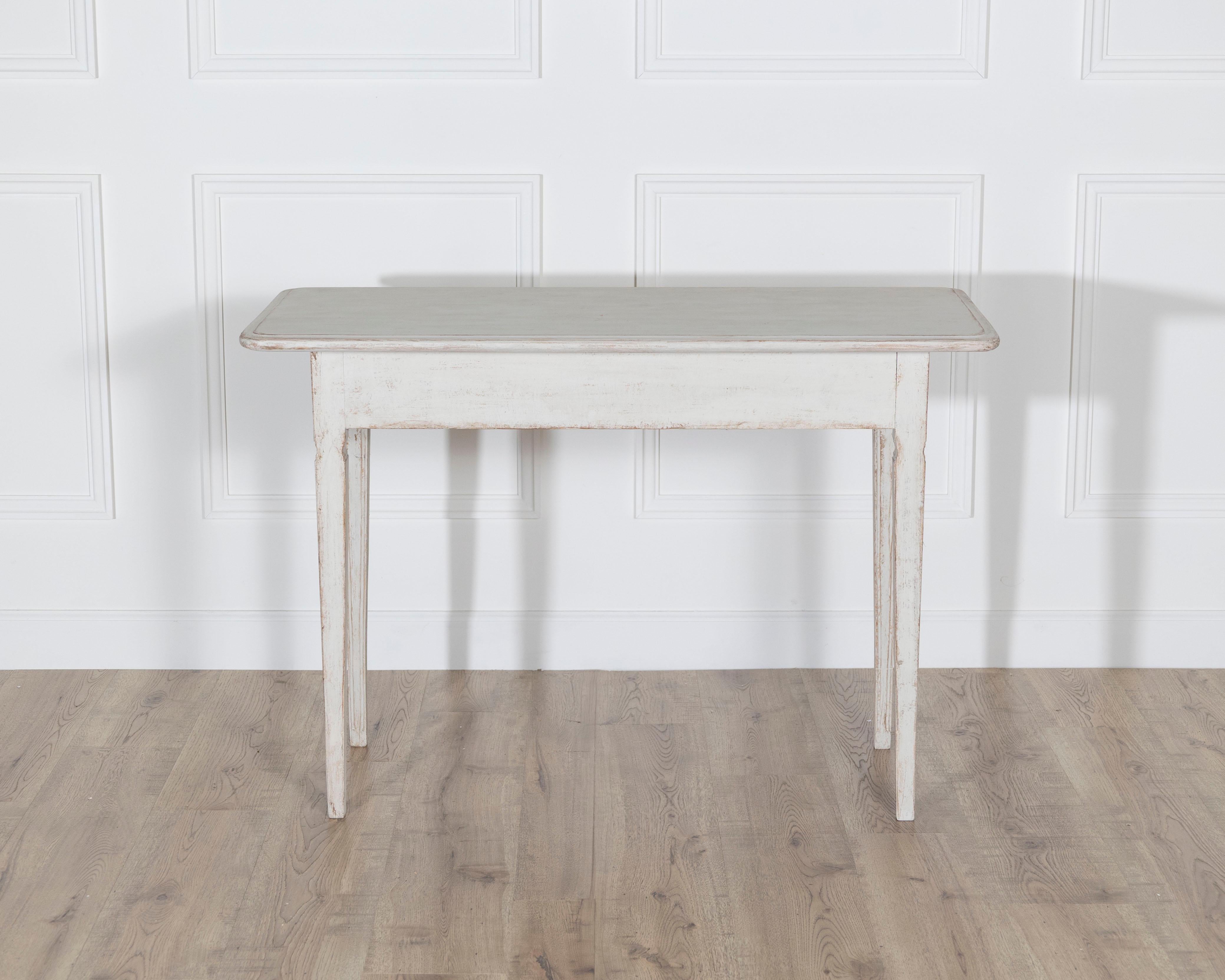 Swedish Gustavian Painted Side Table, 19th Century For Sale 2
