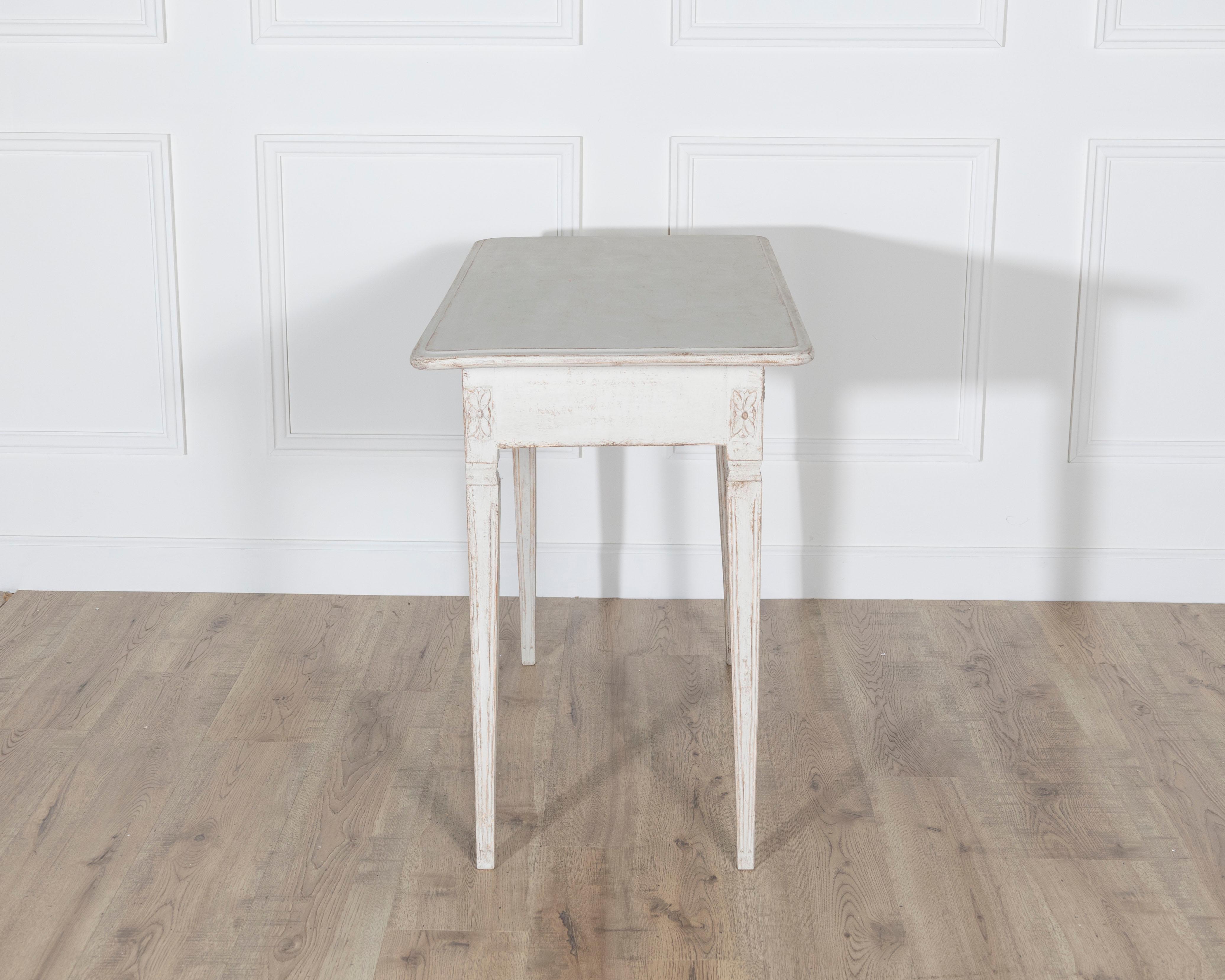 Swedish Gustavian Painted Side Table, 19th Century For Sale 3
