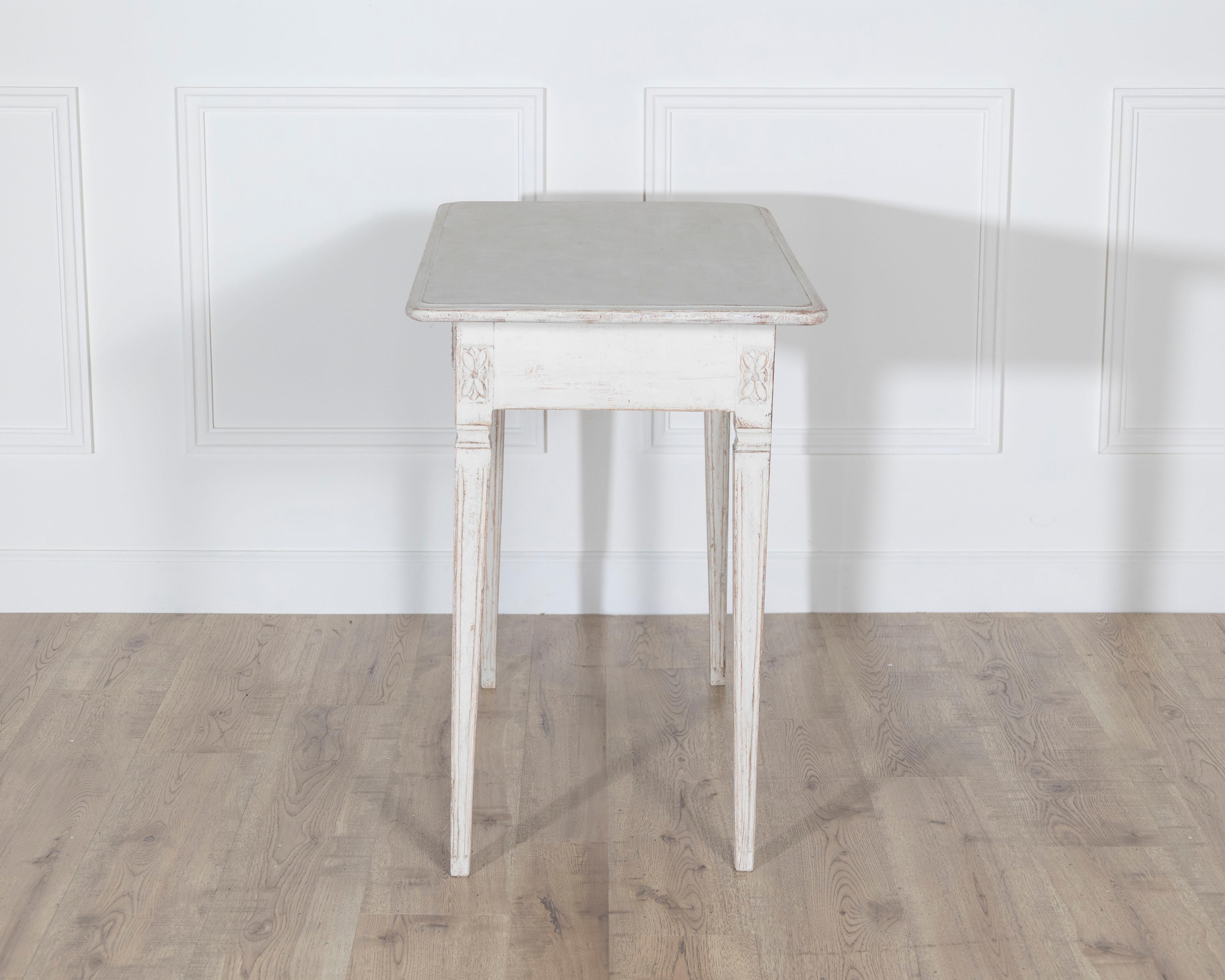 Swedish Gustavian Painted Side Table, 19th Century For Sale 4