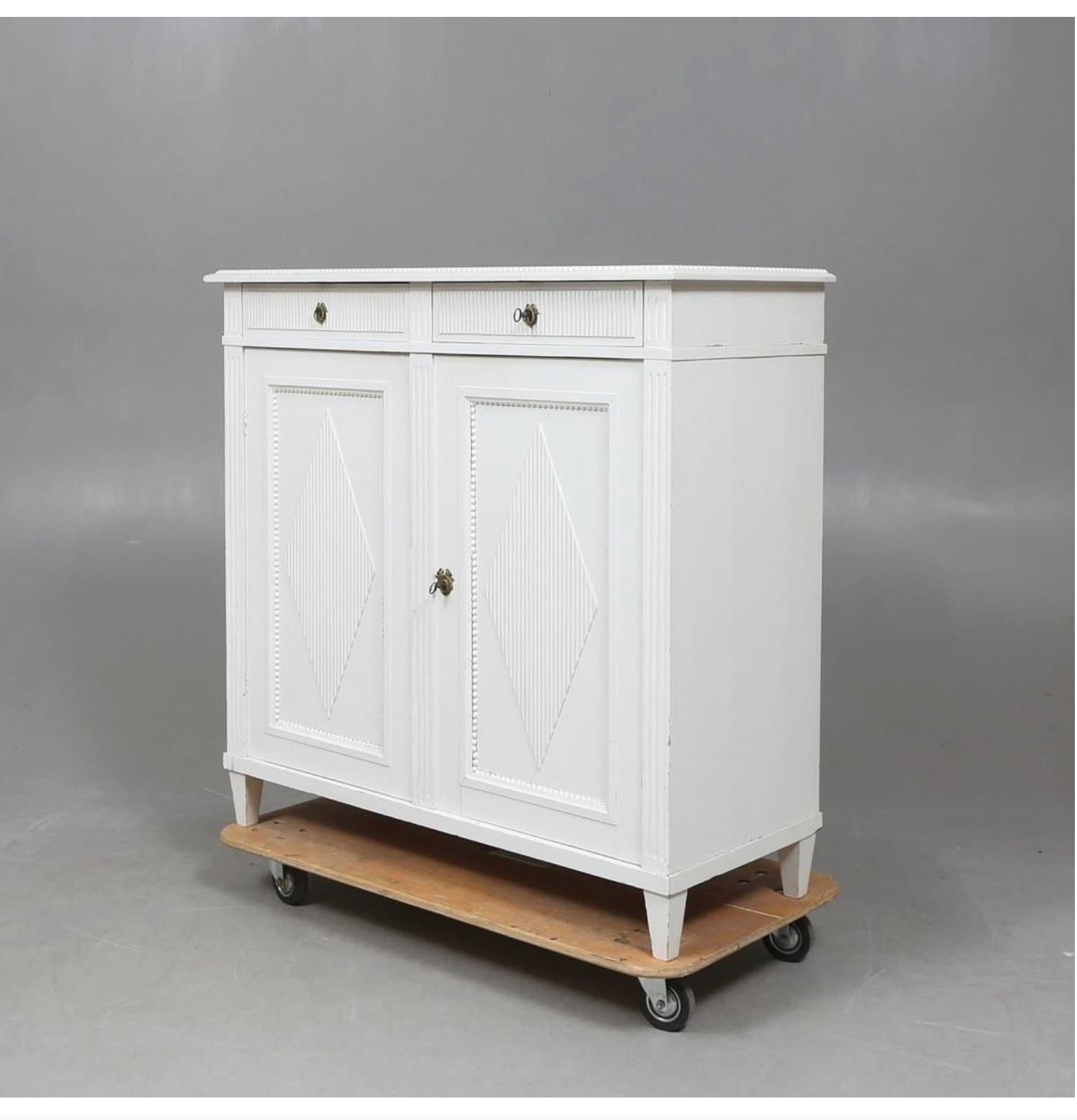 Swedish Gustavian Painted Sideboard Buffet Commode White C.1890 (Schwedisch) im Angebot