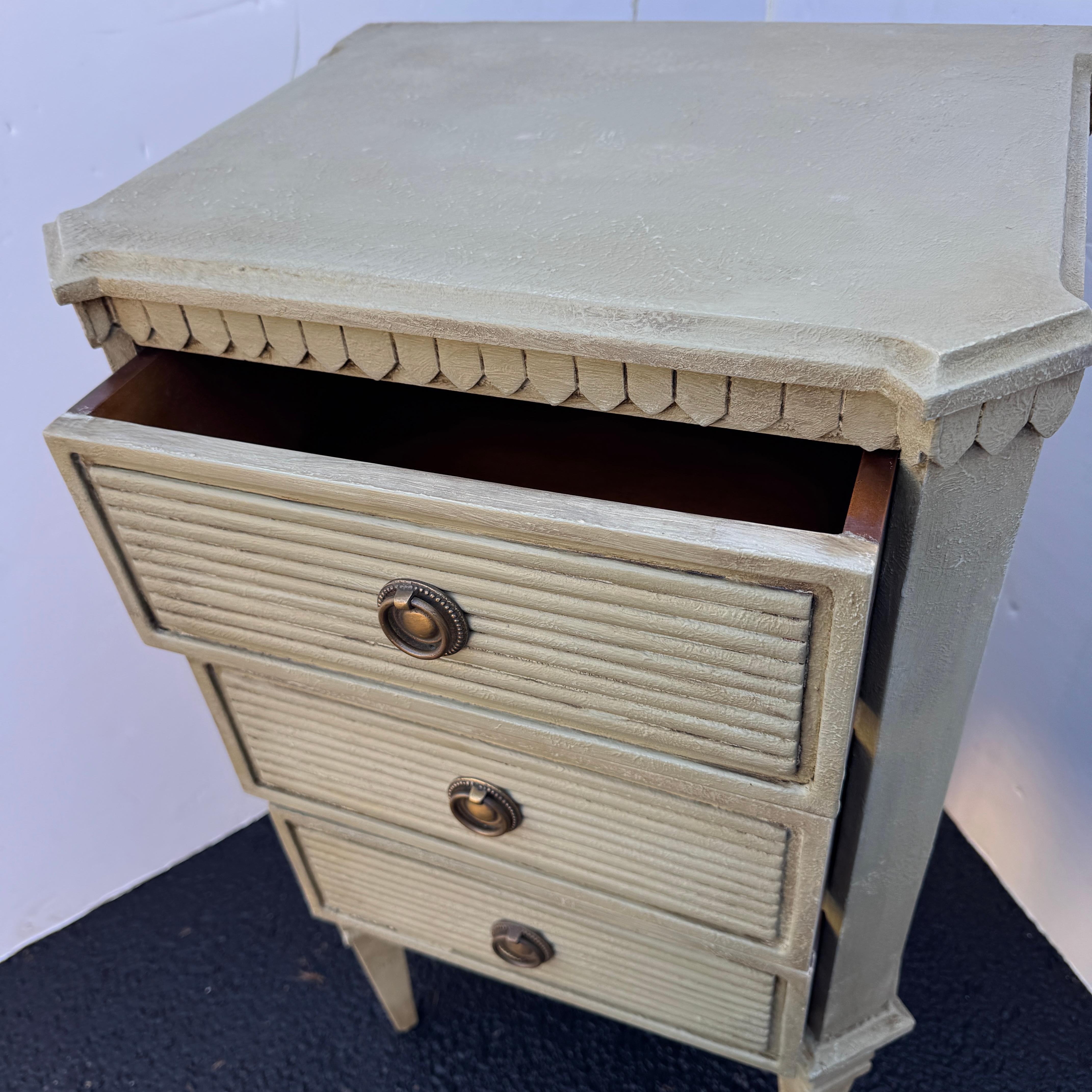 Swedish Gustavian Painted Small Commode Chest of Drawers Nightstand For Sale 5
