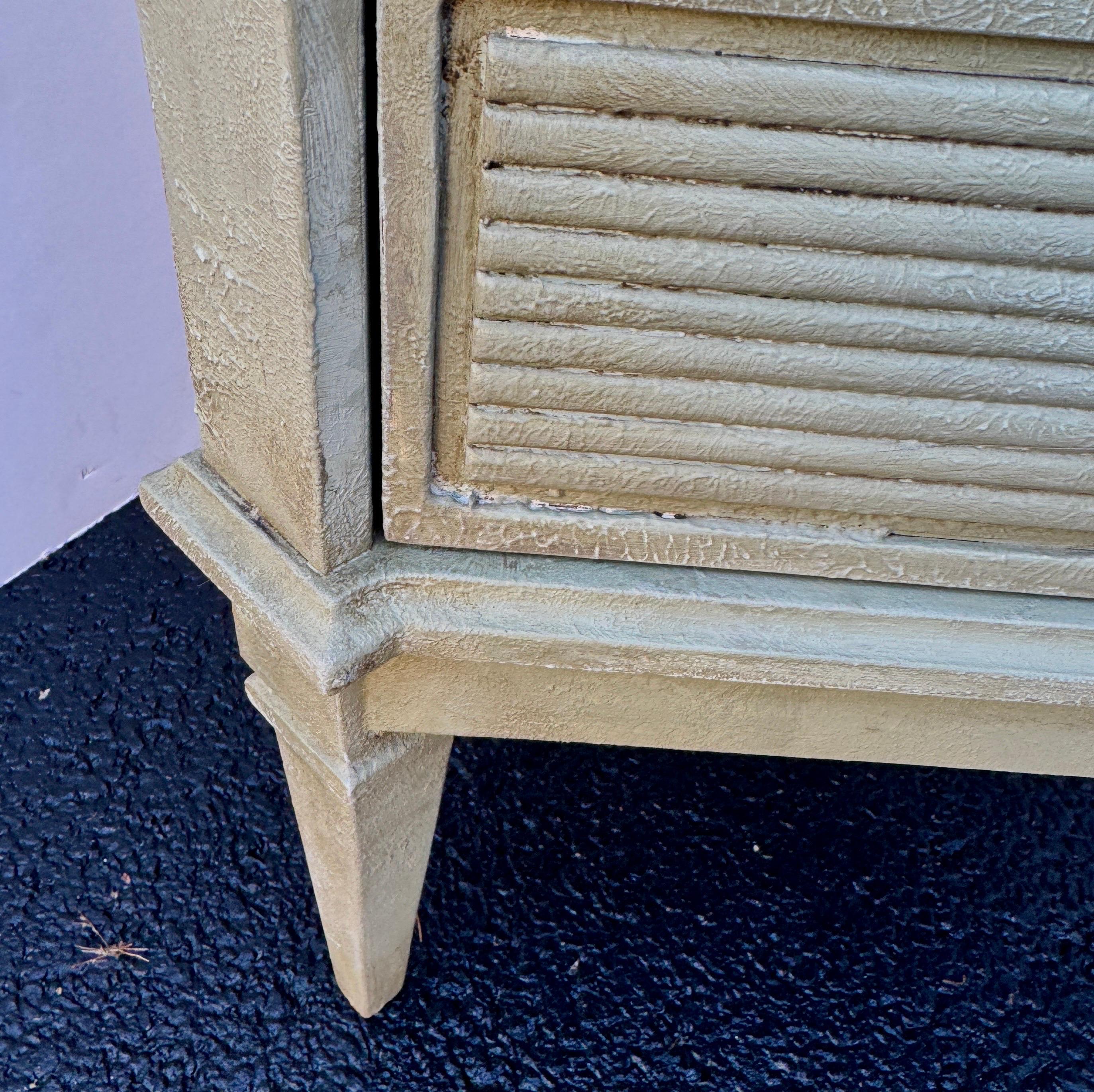 Sueca Gustaviana Pintada Pequeña Cómoda Cajonera Mesilla de noche en Bueno estado para la venta en Haddonfield, NJ