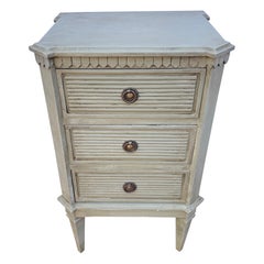 Petite commode suédoise gustavienne peinte commode table de nuit